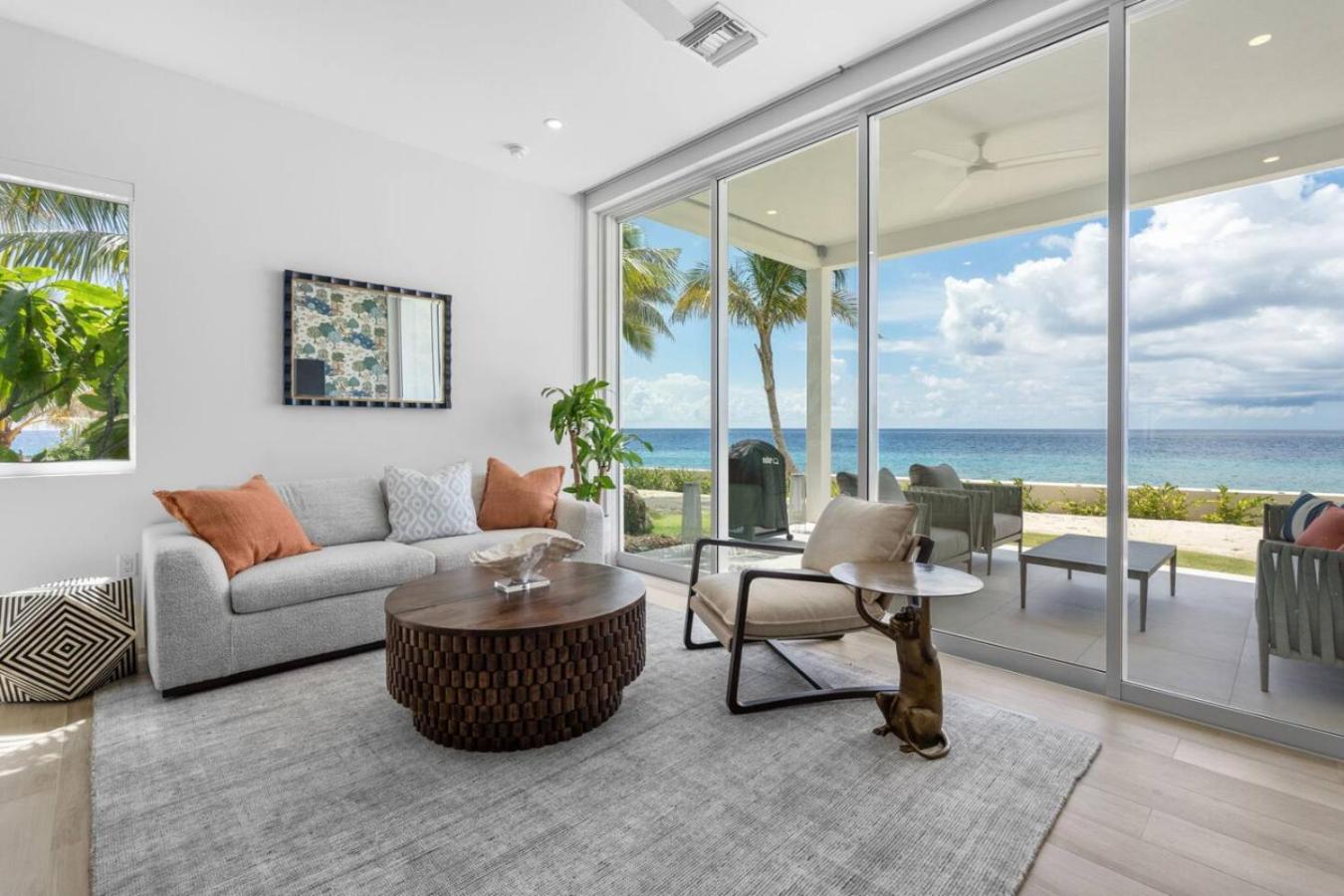 Oceanfront Sunset Patio w/ BBQ + Pool, Gym & Spa