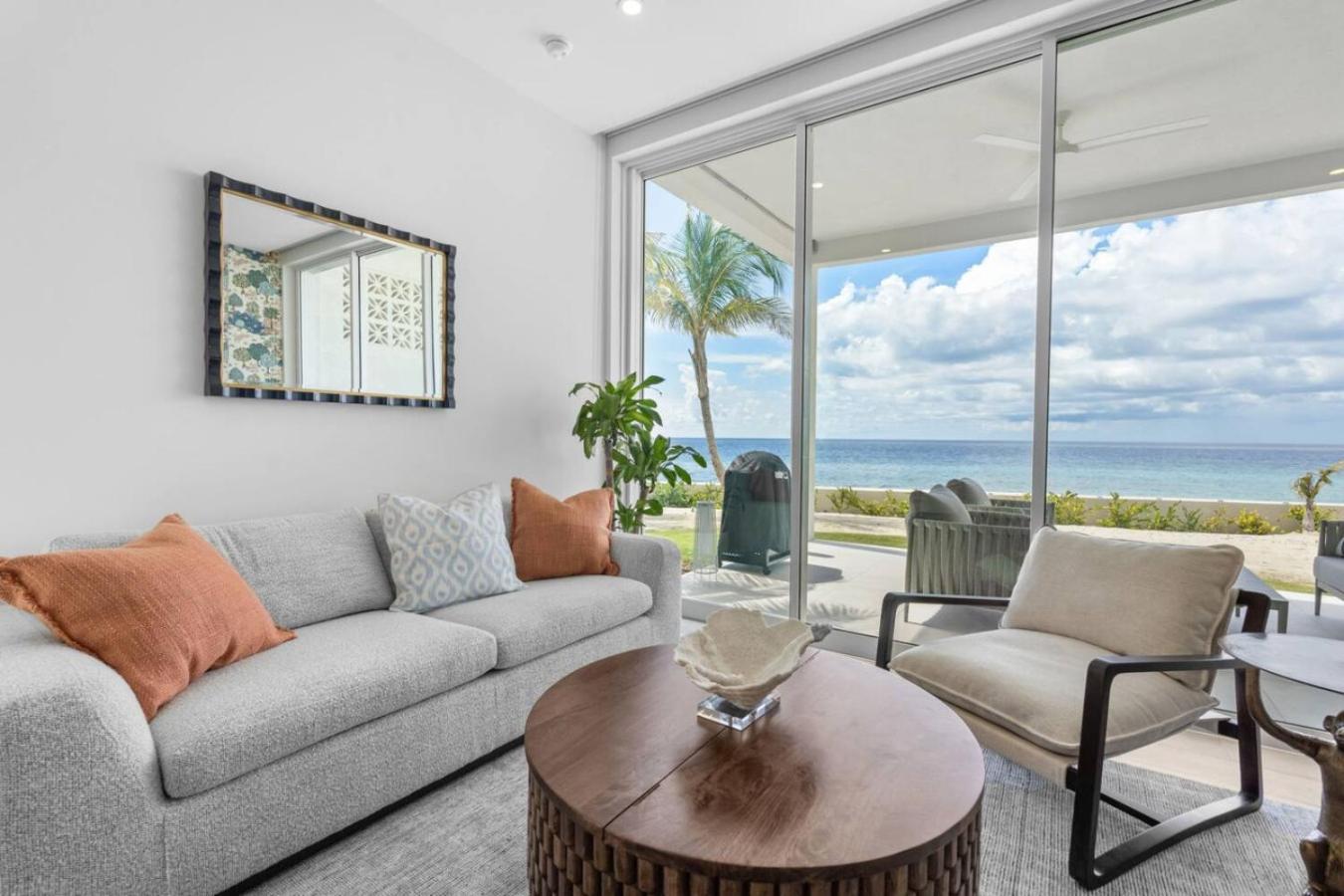 Oceanfront Sunset Patio w/ BBQ + Pool, Gym & Spa