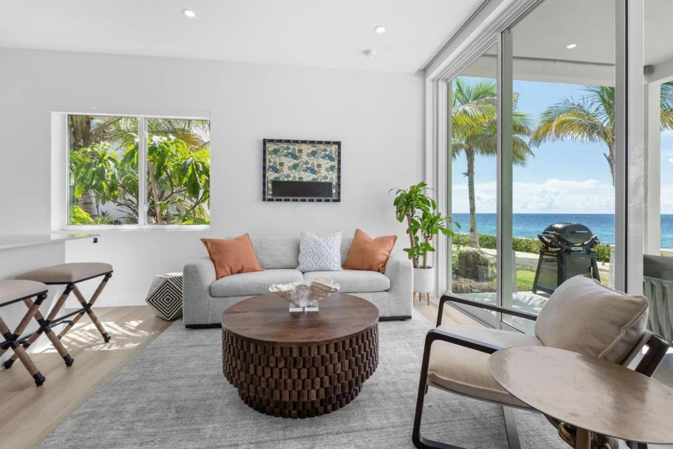 Oceanfront Sunset Patio w/ BBQ + Pool, Gym & Spa