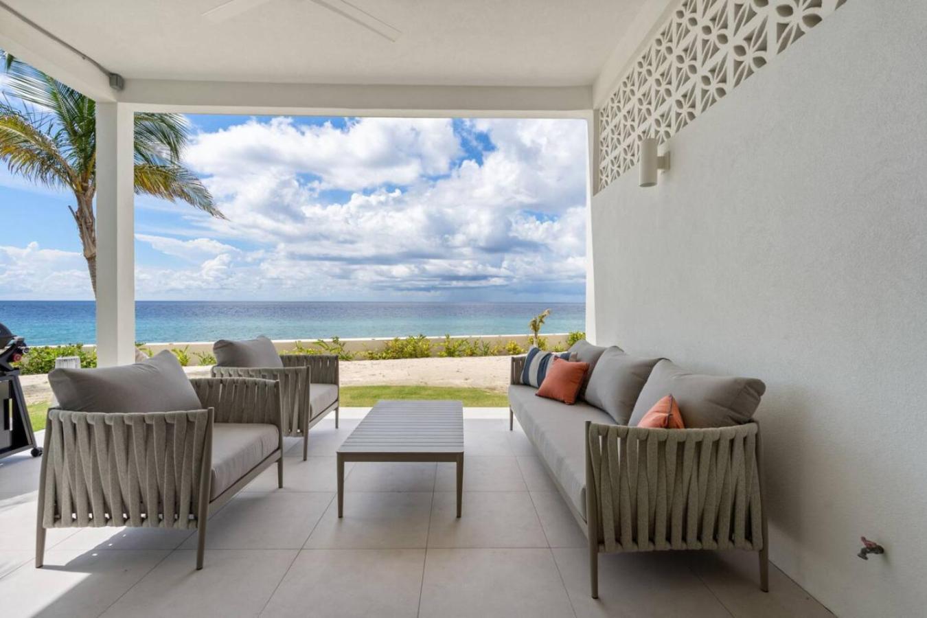 Oceanfront Sunset Patio w/ BBQ + Pool, Gym & Spa
