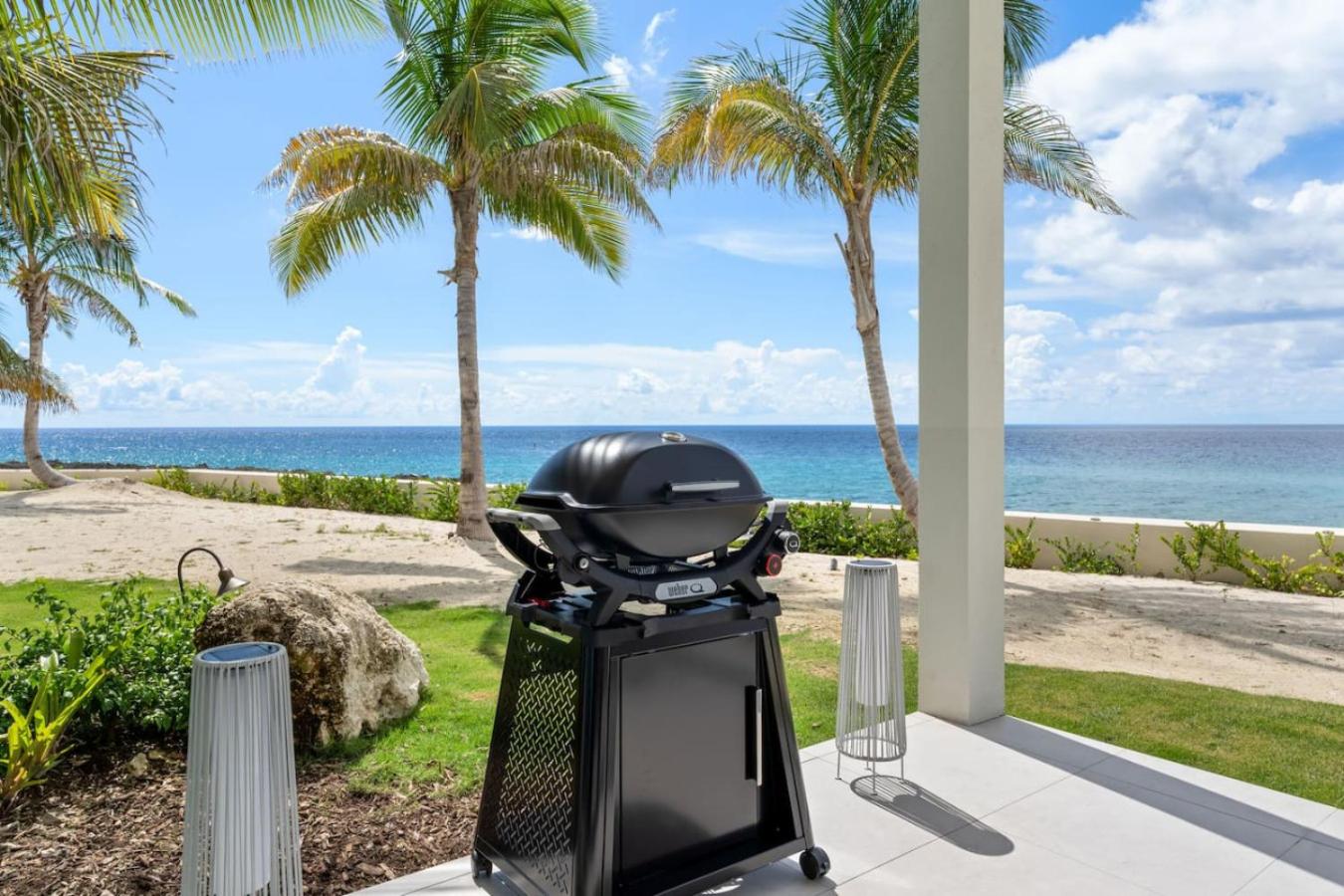 Oceanfront Sunset Patio w/ BBQ + Pool, Gym & Spa