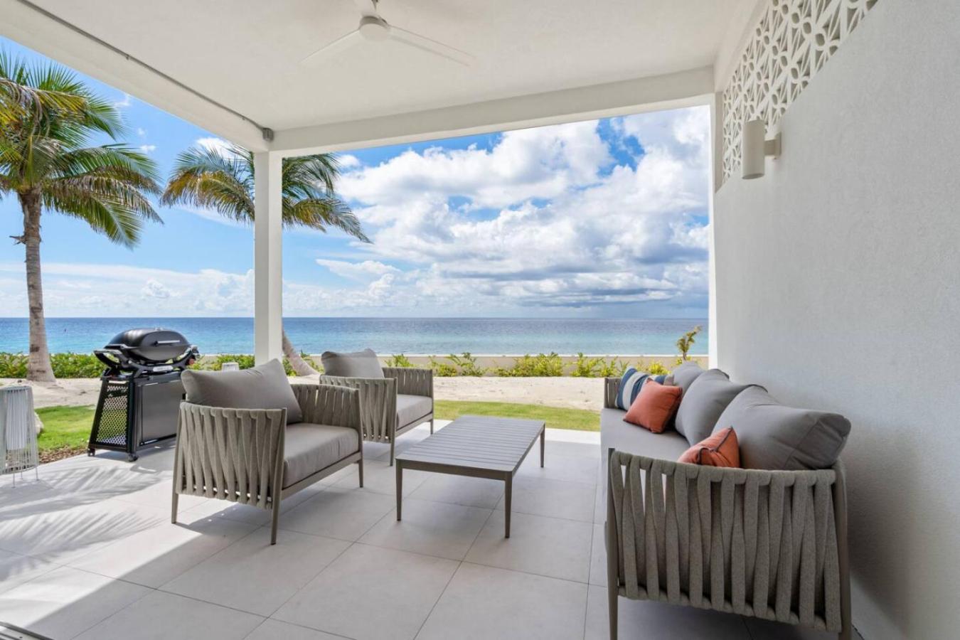 Oceanfront Sunset Patio w/ BBQ + Pool, Gym & Spa