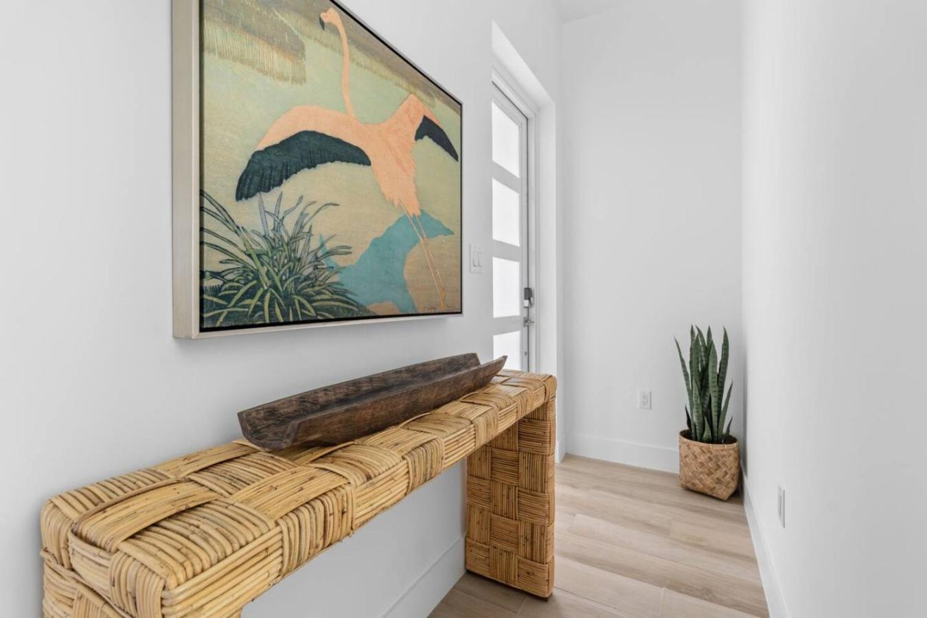 Oceanfront Sunset Patio w/ BBQ + Pool, Gym & Spa