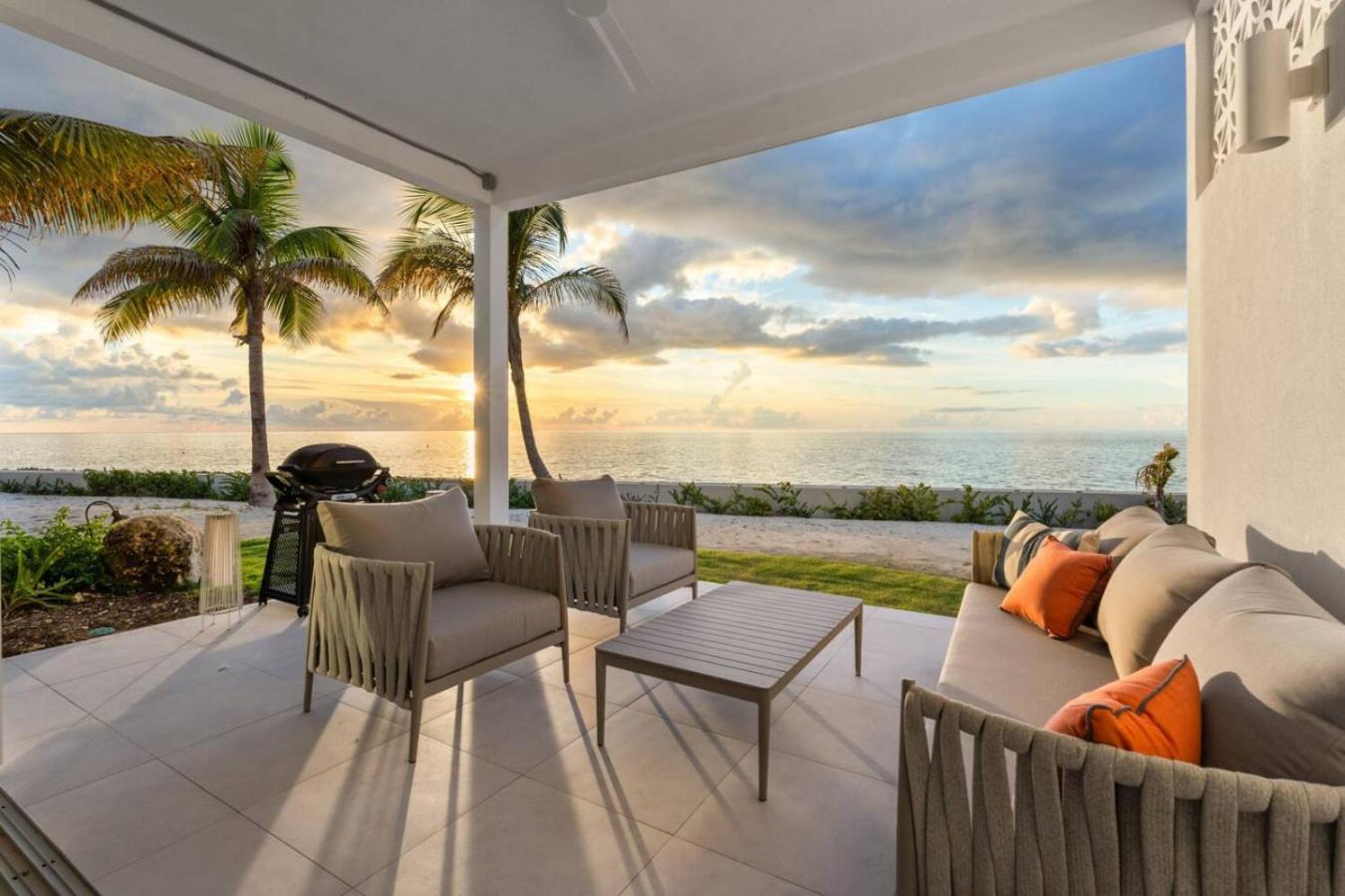 Oceanfront Sunset Patio w/ BBQ + Pool, Gym & Spa