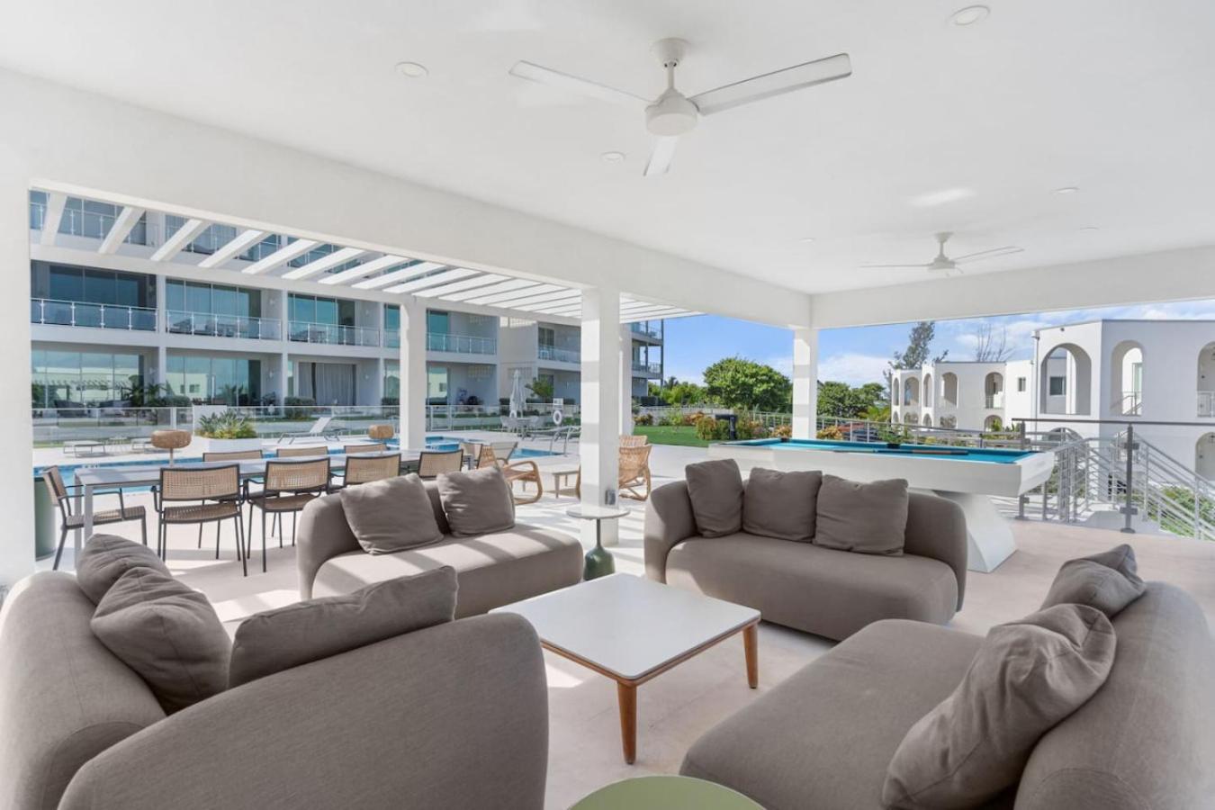 Oceanfront Sunset Patio w/ BBQ + Pool, Gym & Spa