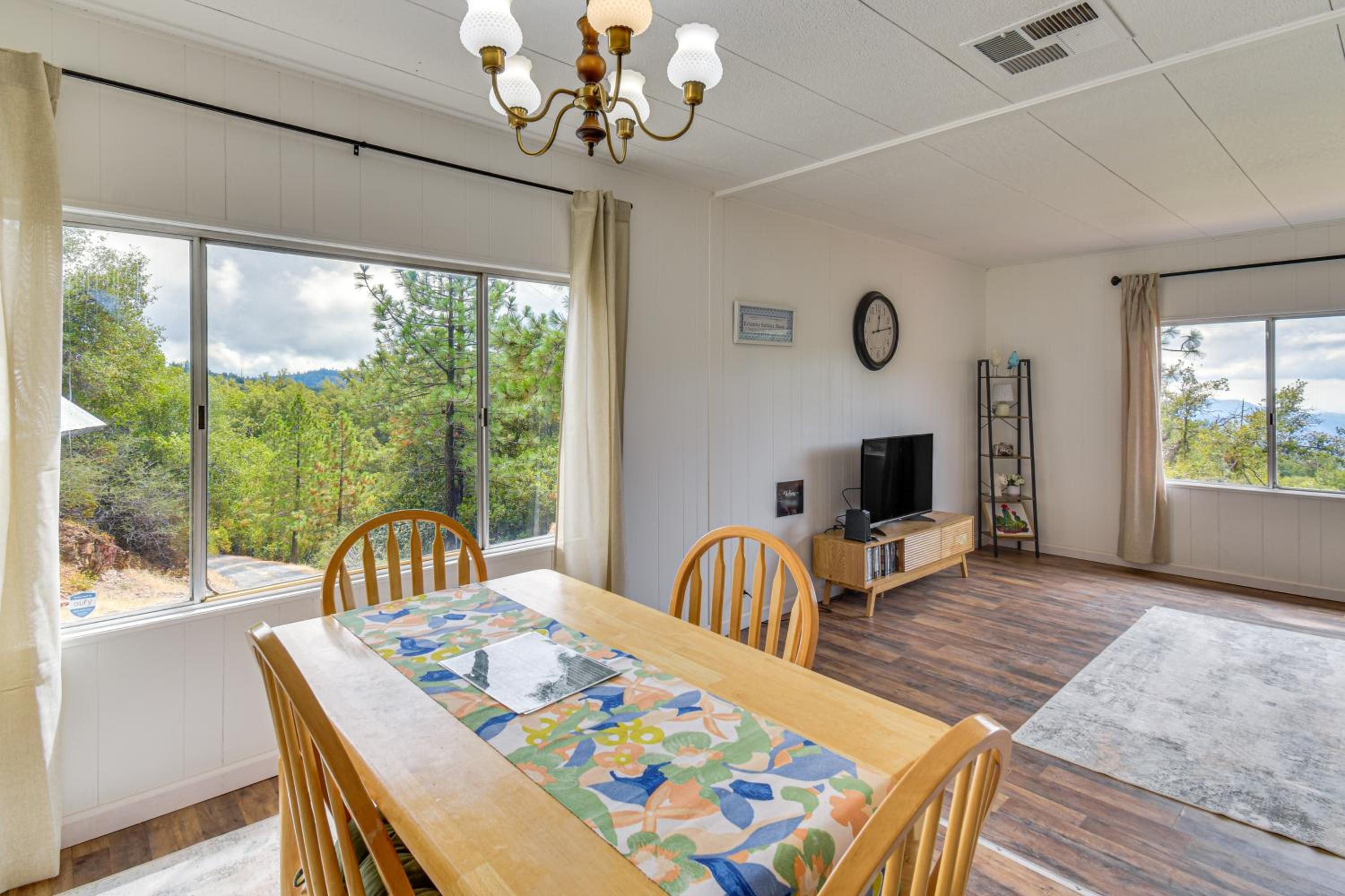 Mtn-View Coulter Escape with Rustic Tree Lookout