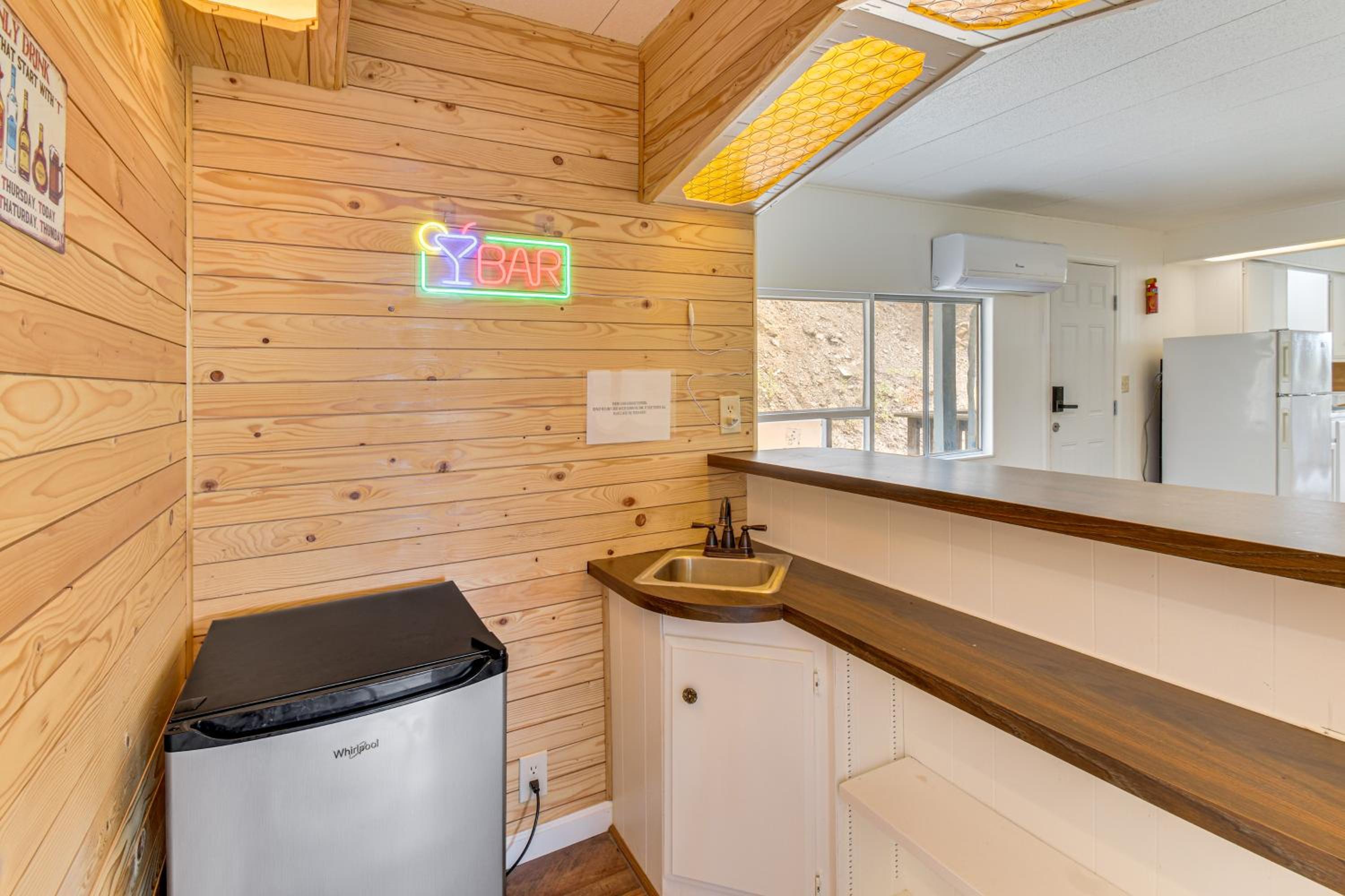 Mtn-View Coulter Escape with Rustic Tree Lookout