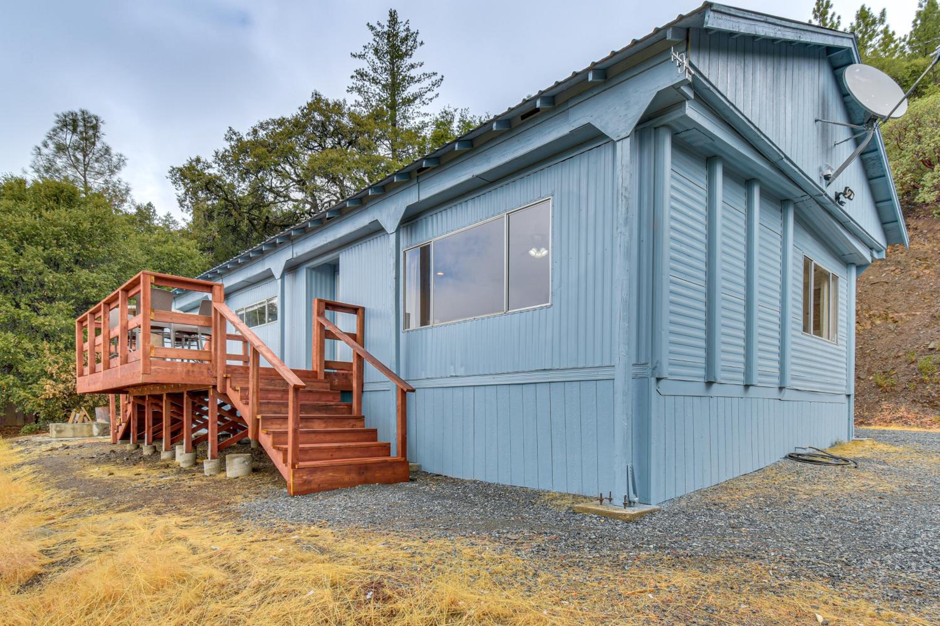 Mtn-View Coulter Escape with Rustic Tree Lookout