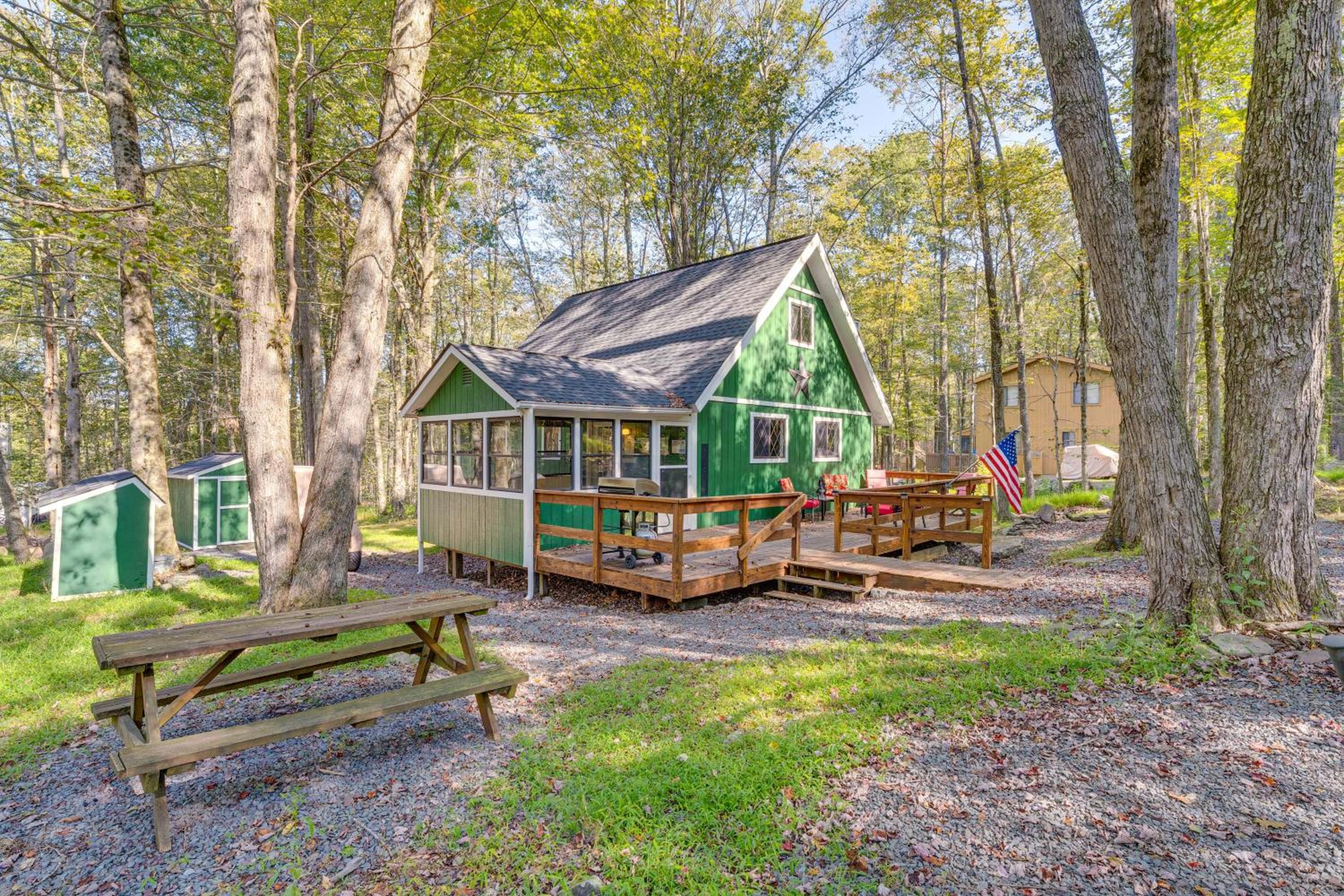 Fishing, Fun and Fall Foliage! Pocono Lake Cabin