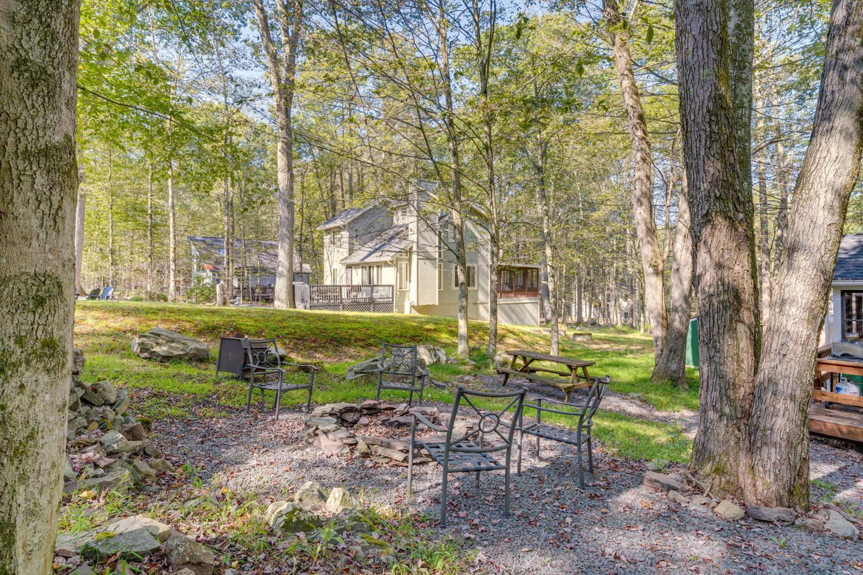Fishing, Fun and Fall Foliage! Pocono Lake Cabin