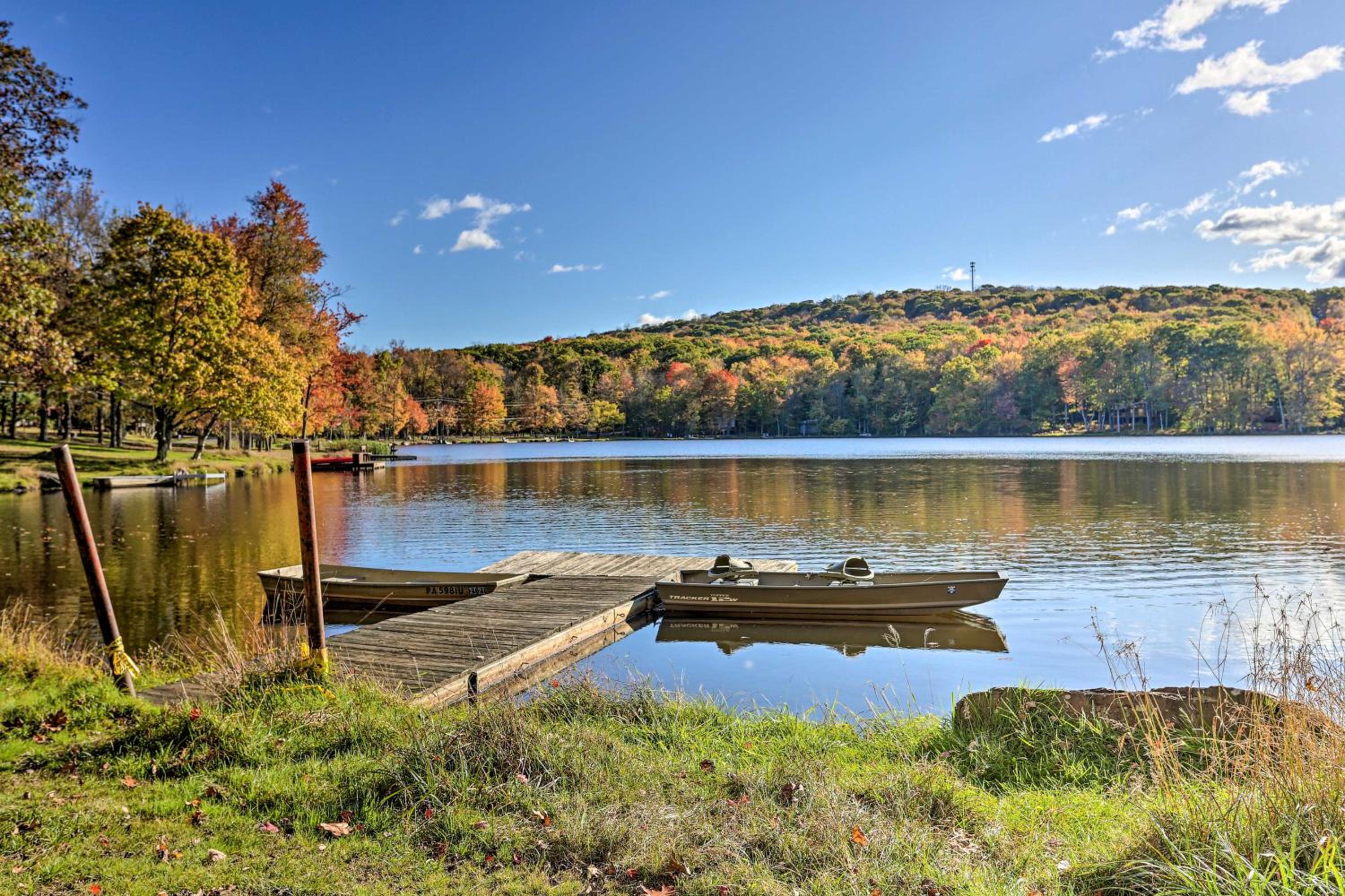 Fishing, Fun and Fall Foliage! Pocono Lake Cabin