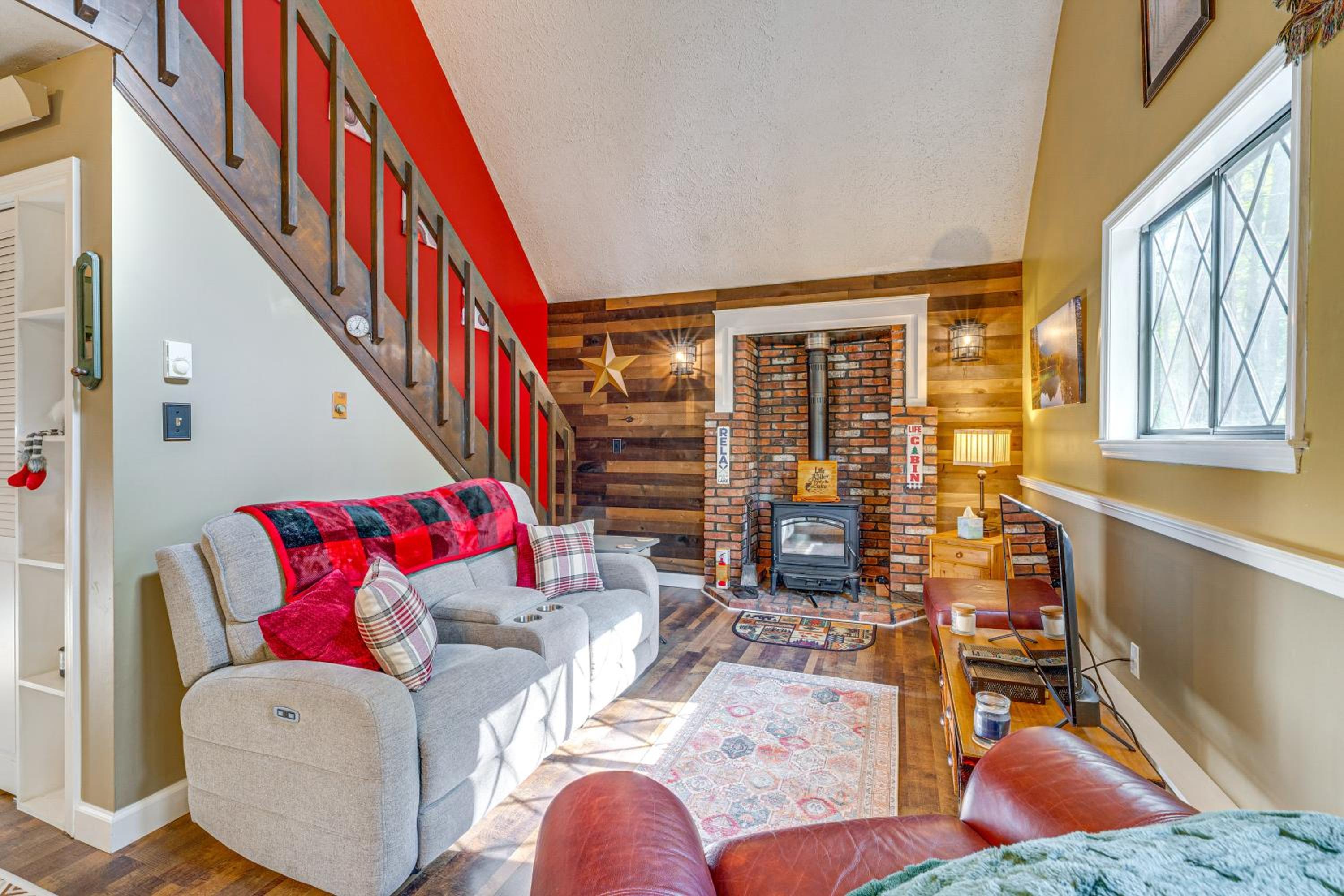 Fishing, Fun and Fall Foliage! Pocono Lake Cabin