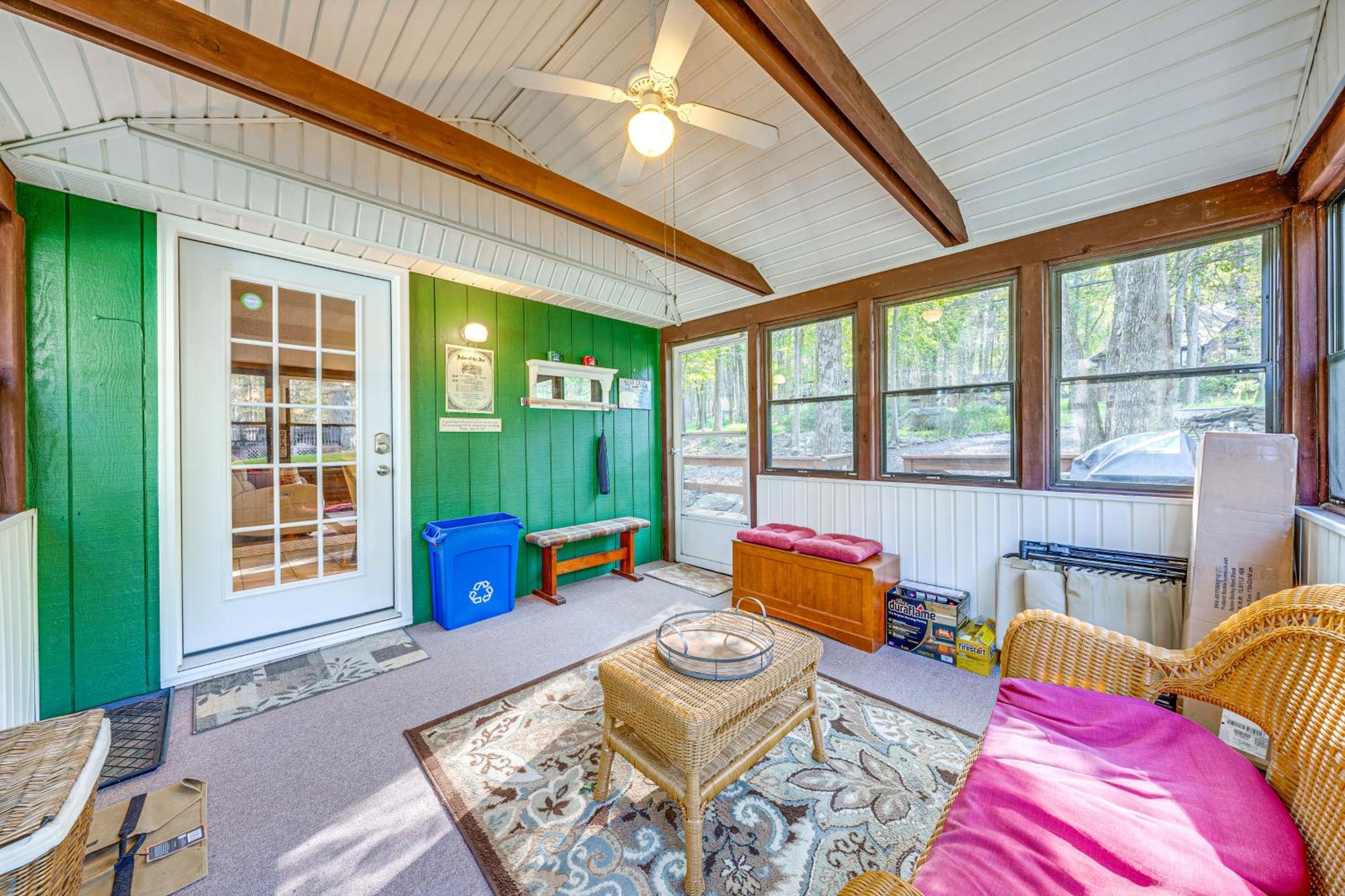 Fishing, Fun and Fall Foliage! Pocono Lake Cabin