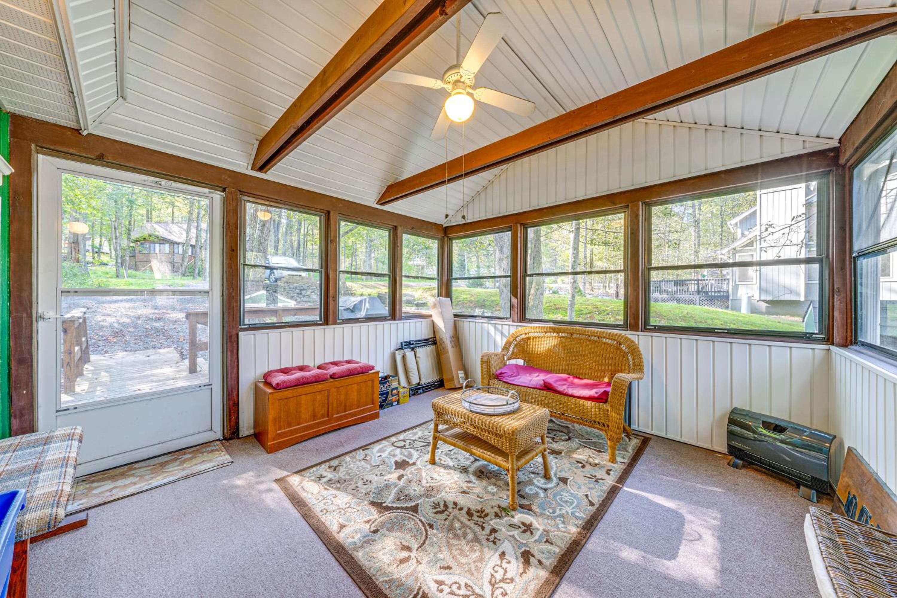 Fishing, Fun and Fall Foliage! Pocono Lake Cabin