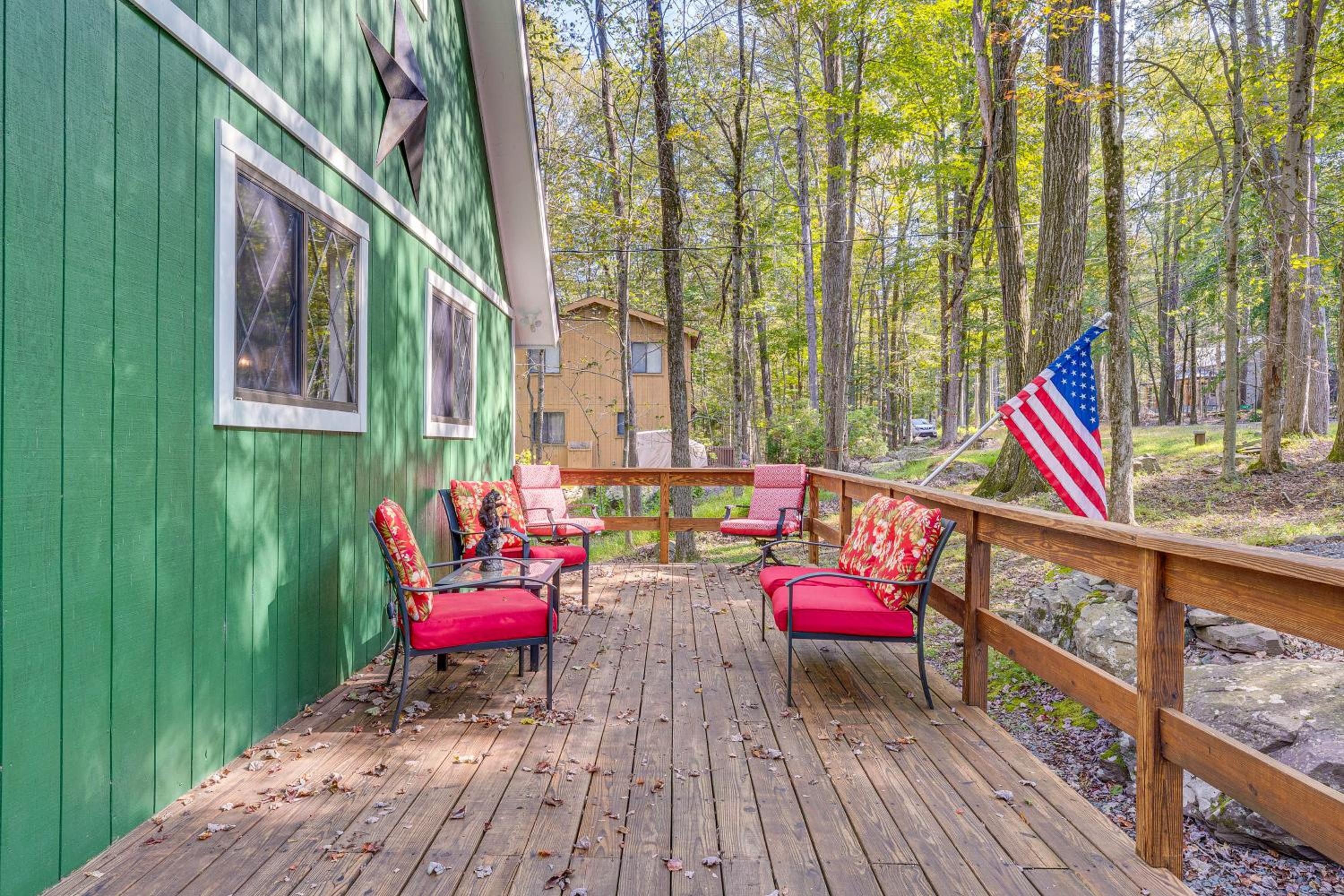 Fishing, Fun and Fall Foliage! Pocono Lake Cabin