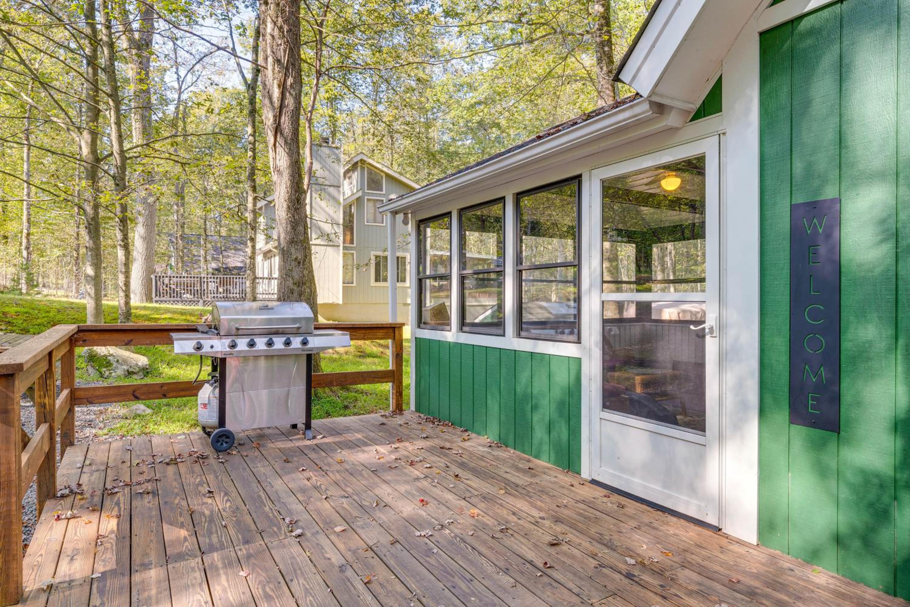 Fishing, Fun and Fall Foliage! Pocono Lake Cabin