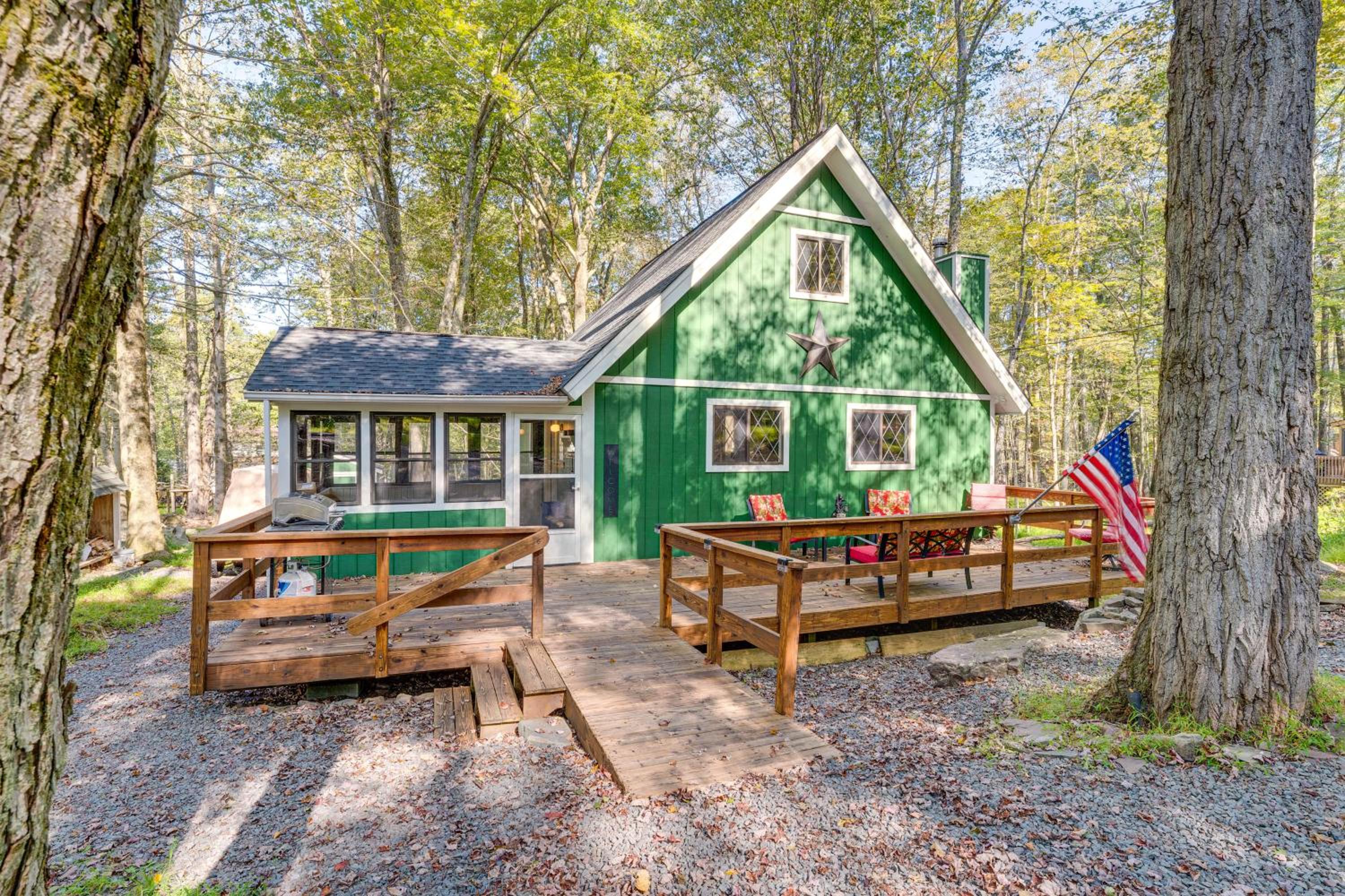 Fishing, Fun and Fall Foliage! Pocono Lake Cabin