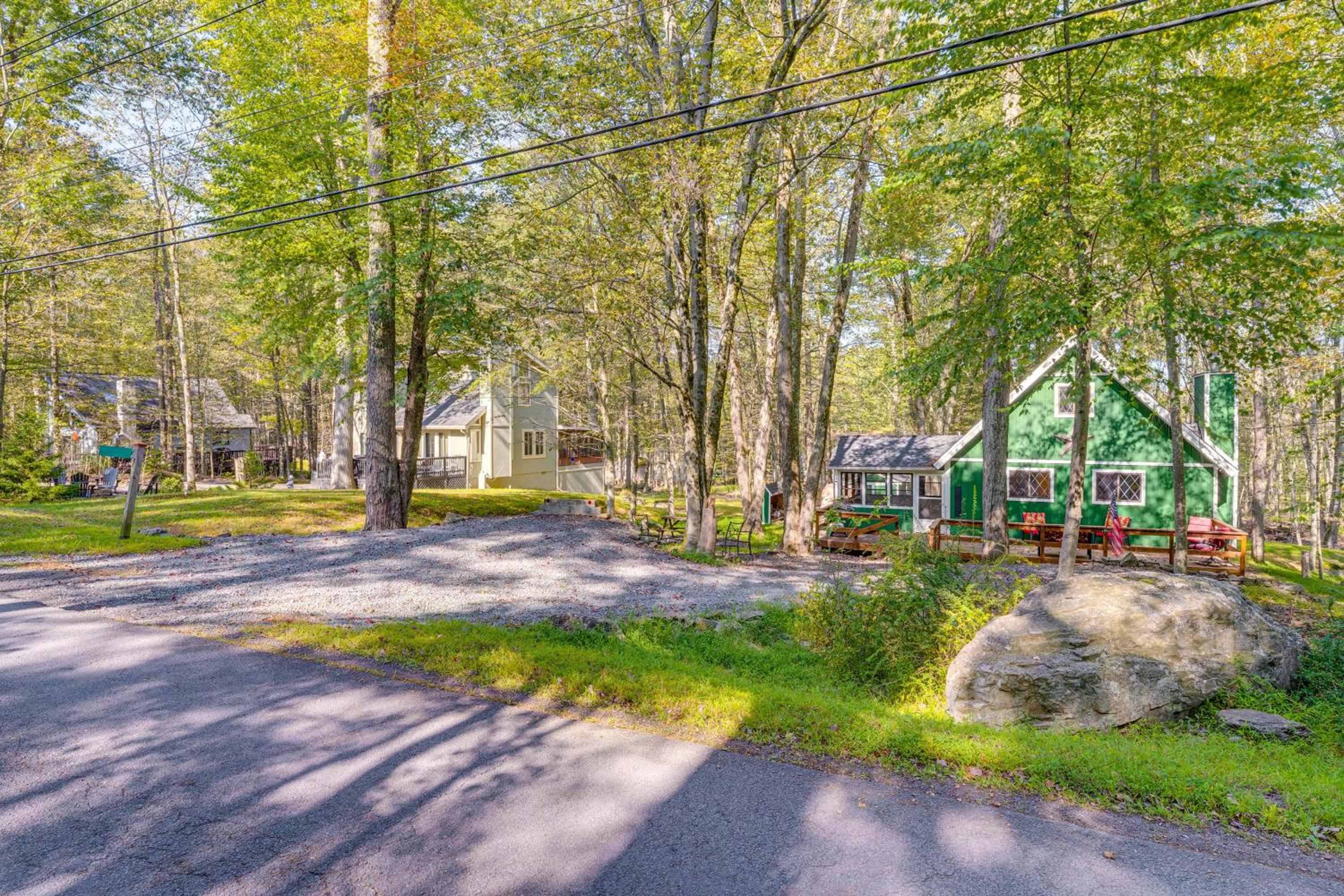 Fishing, Fun and Fall Foliage! Pocono Lake Cabin