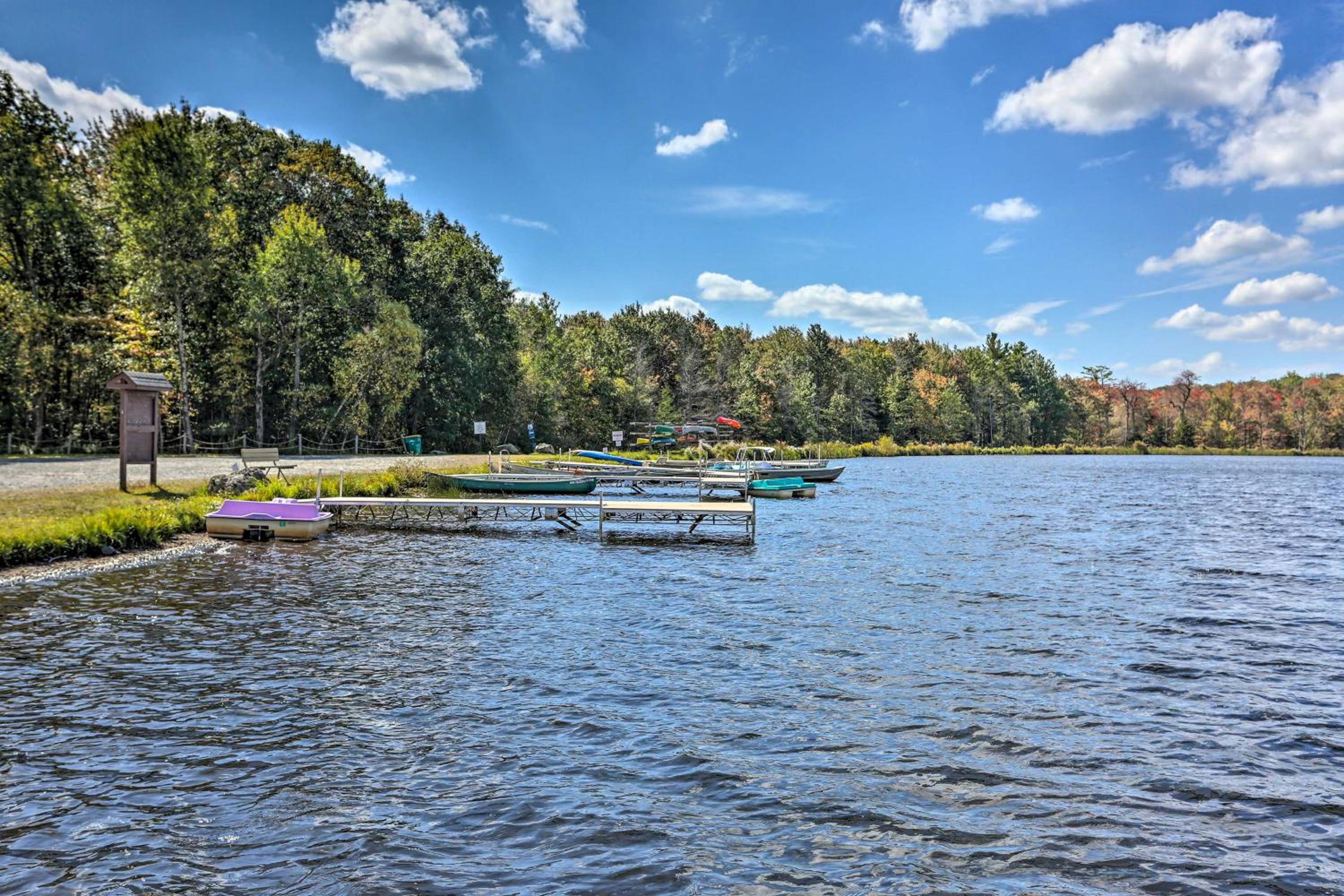 Fishing, Fun and Fall Foliage! Pocono Lake Cabin