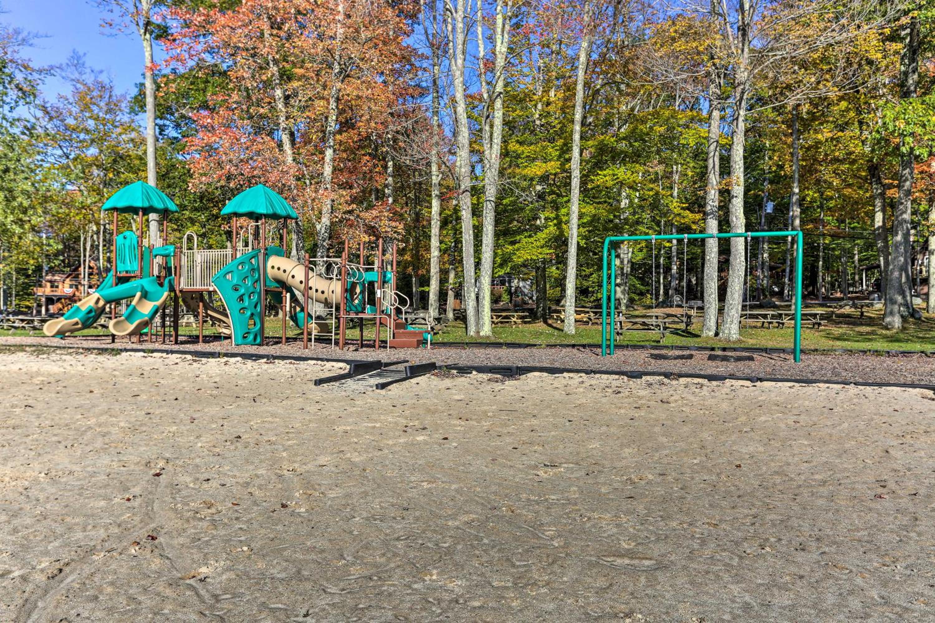 Fishing, Fun and Fall Foliage! Pocono Lake Cabin