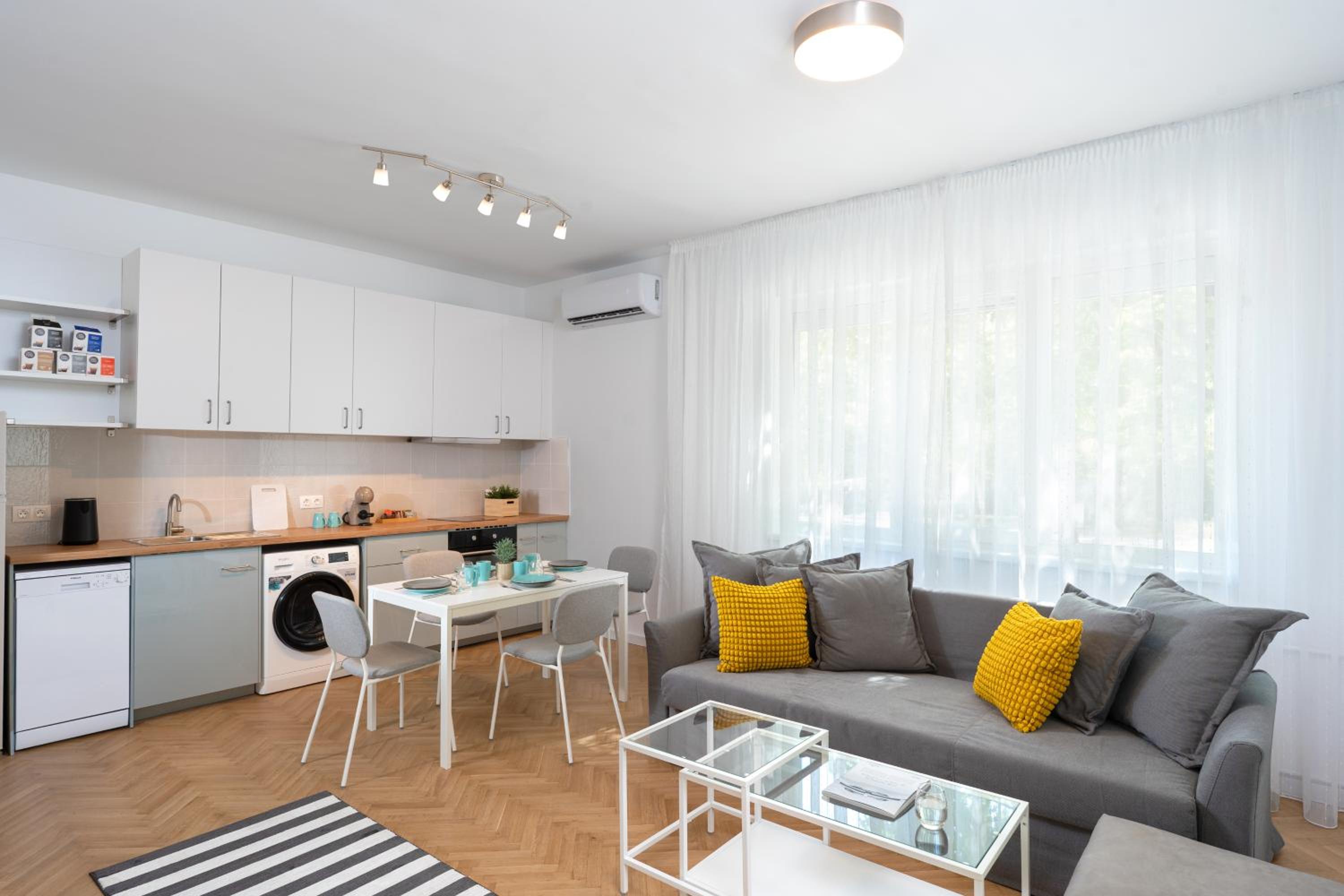 Starflat Gorgeous central apartment next to NDK