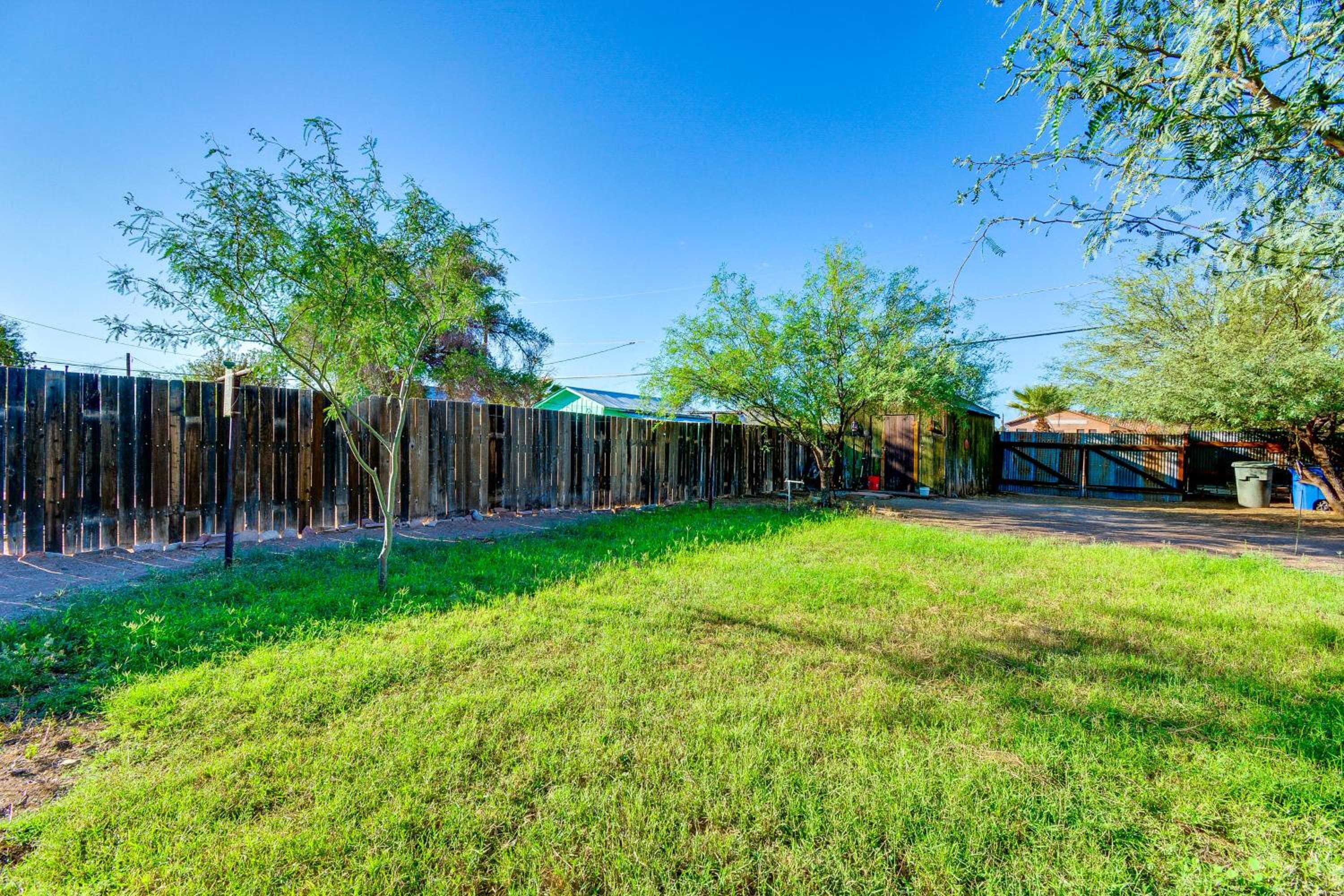 Walkable Location, Fenced Yard Wickenburg Home!