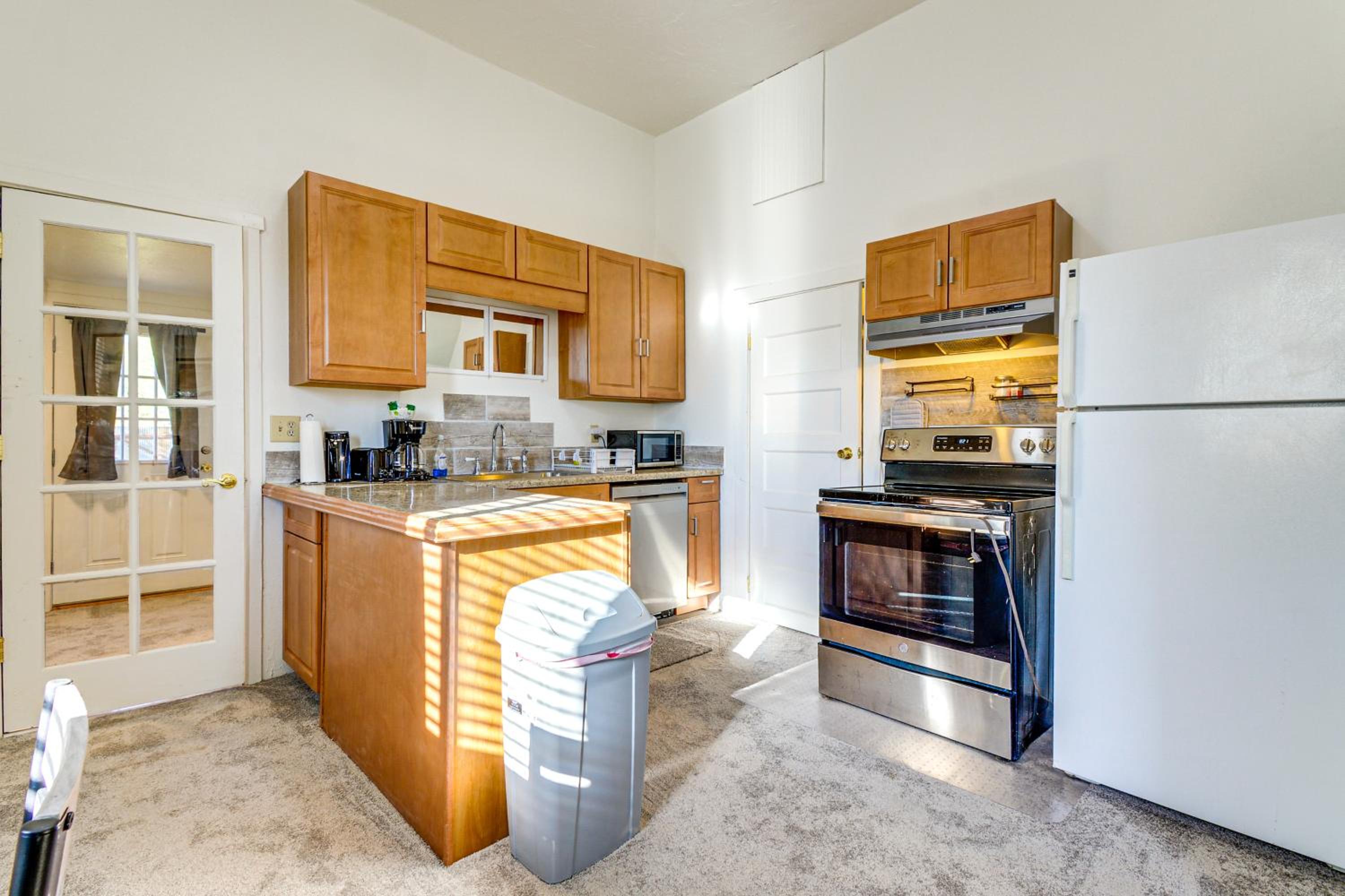 Walkable Location, Fenced Yard Wickenburg Home!