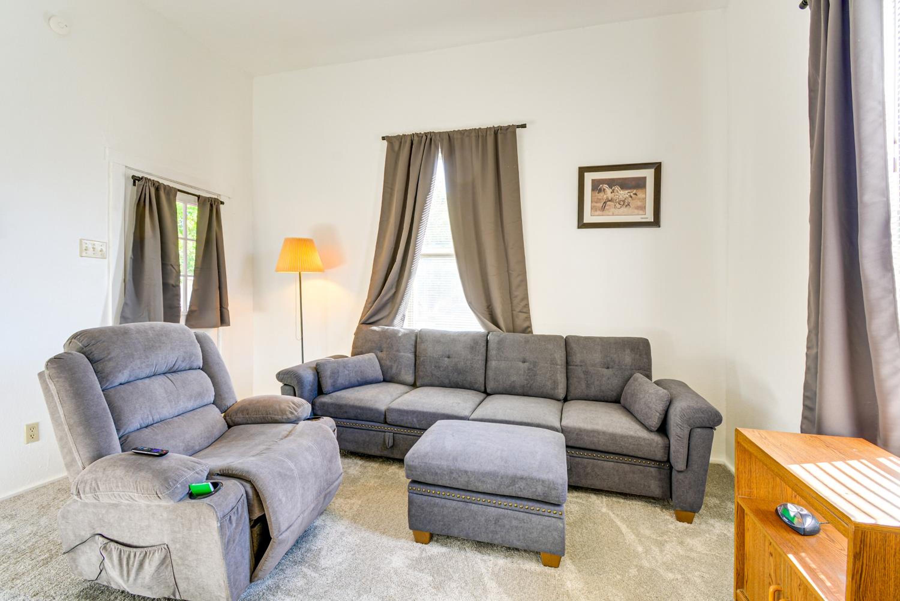 Walkable Location, Fenced Yard Wickenburg Home!