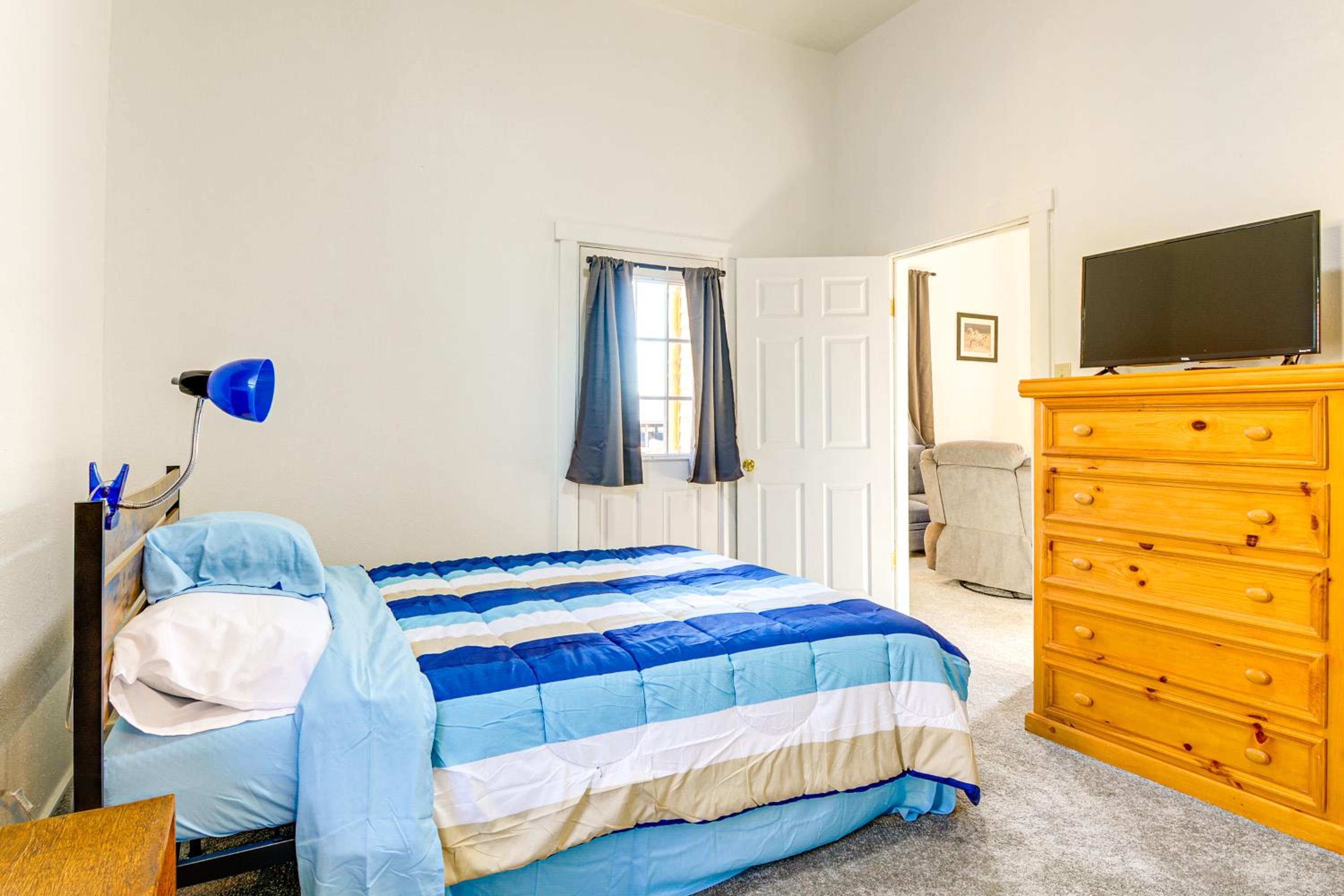 Walkable Location, Fenced Yard Wickenburg Home!