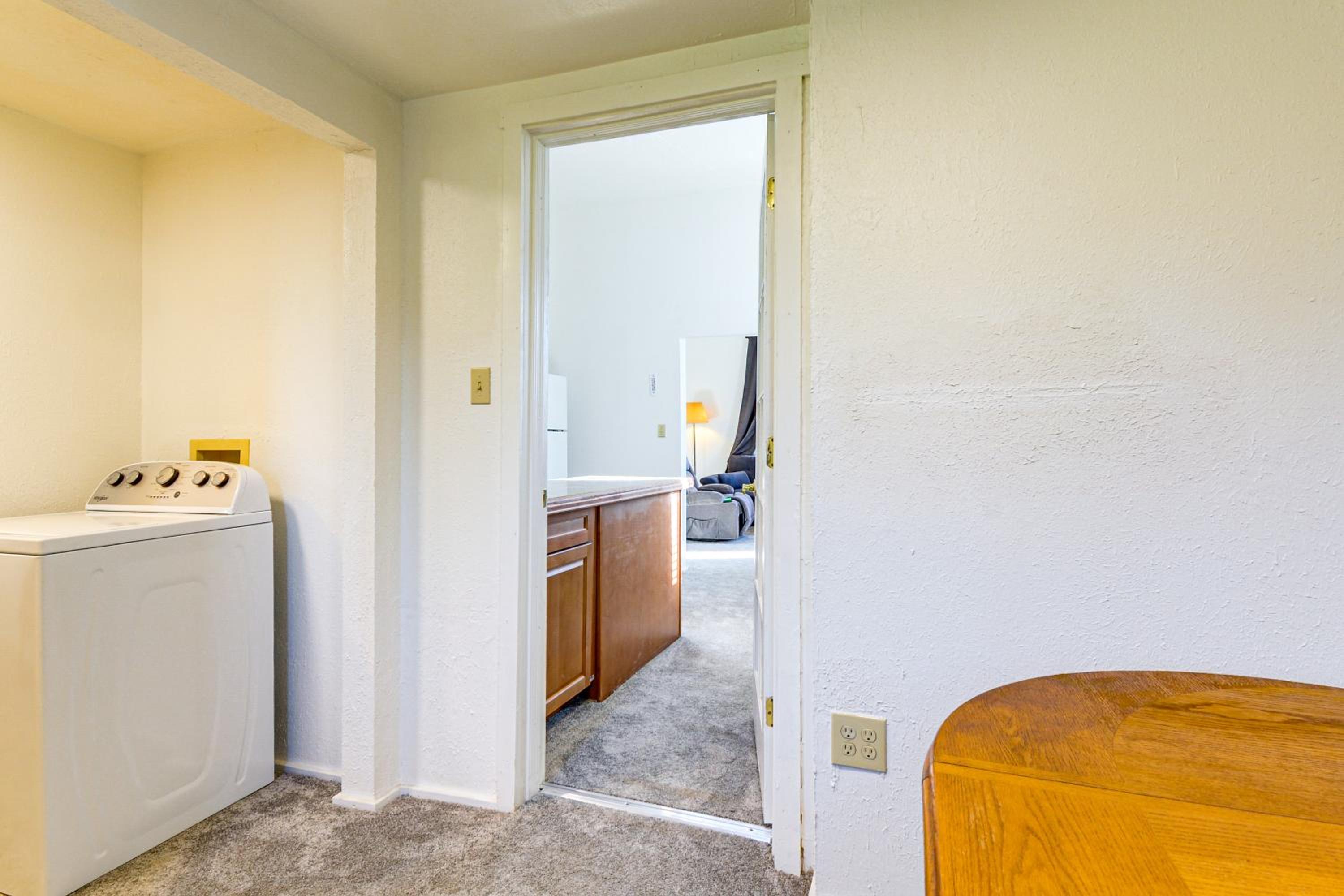 Walkable Location, Fenced Yard Wickenburg Home!