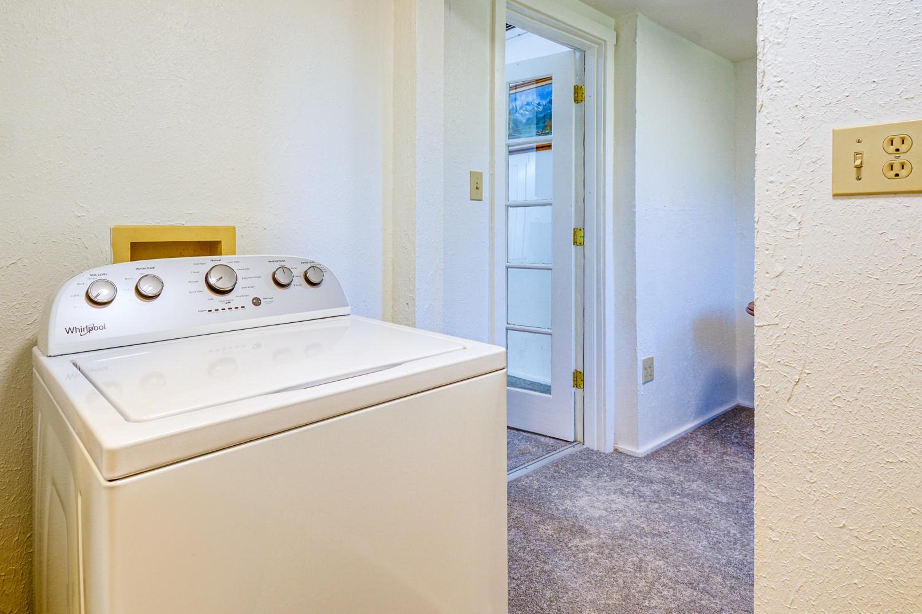Walkable Location, Fenced Yard Wickenburg Home!
