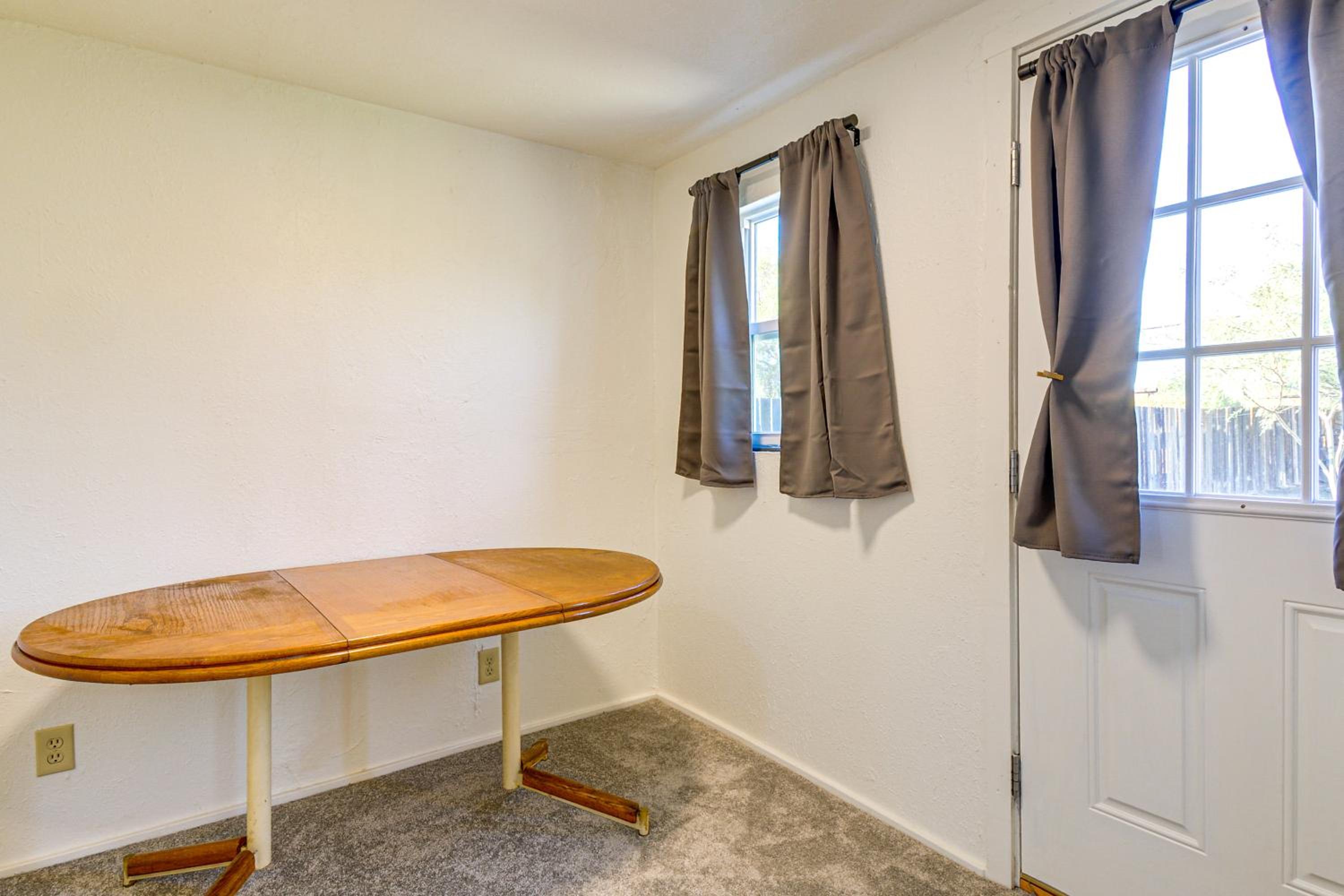 Walkable Location, Fenced Yard Wickenburg Home!