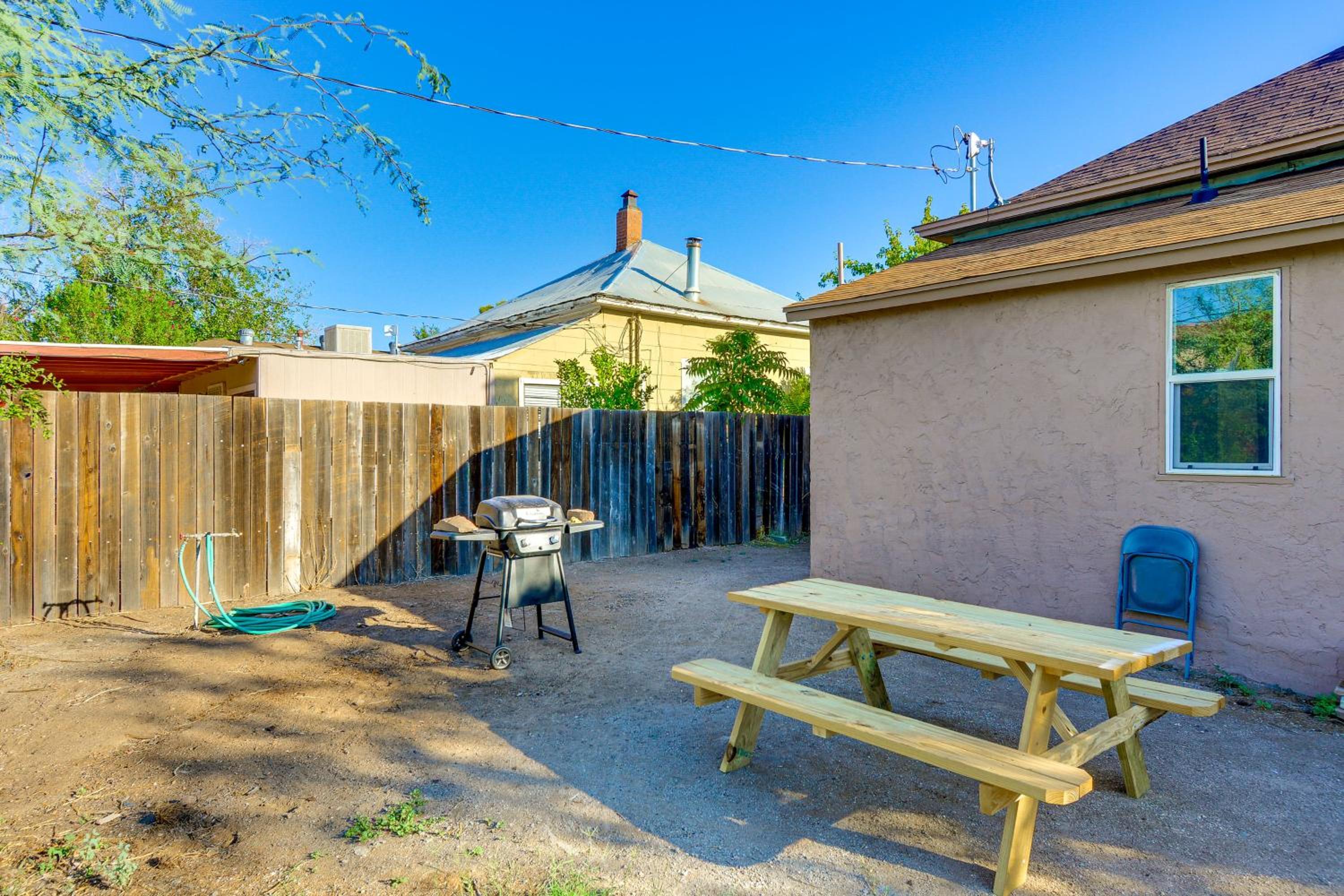 Walkable Location, Fenced Yard Wickenburg Home!