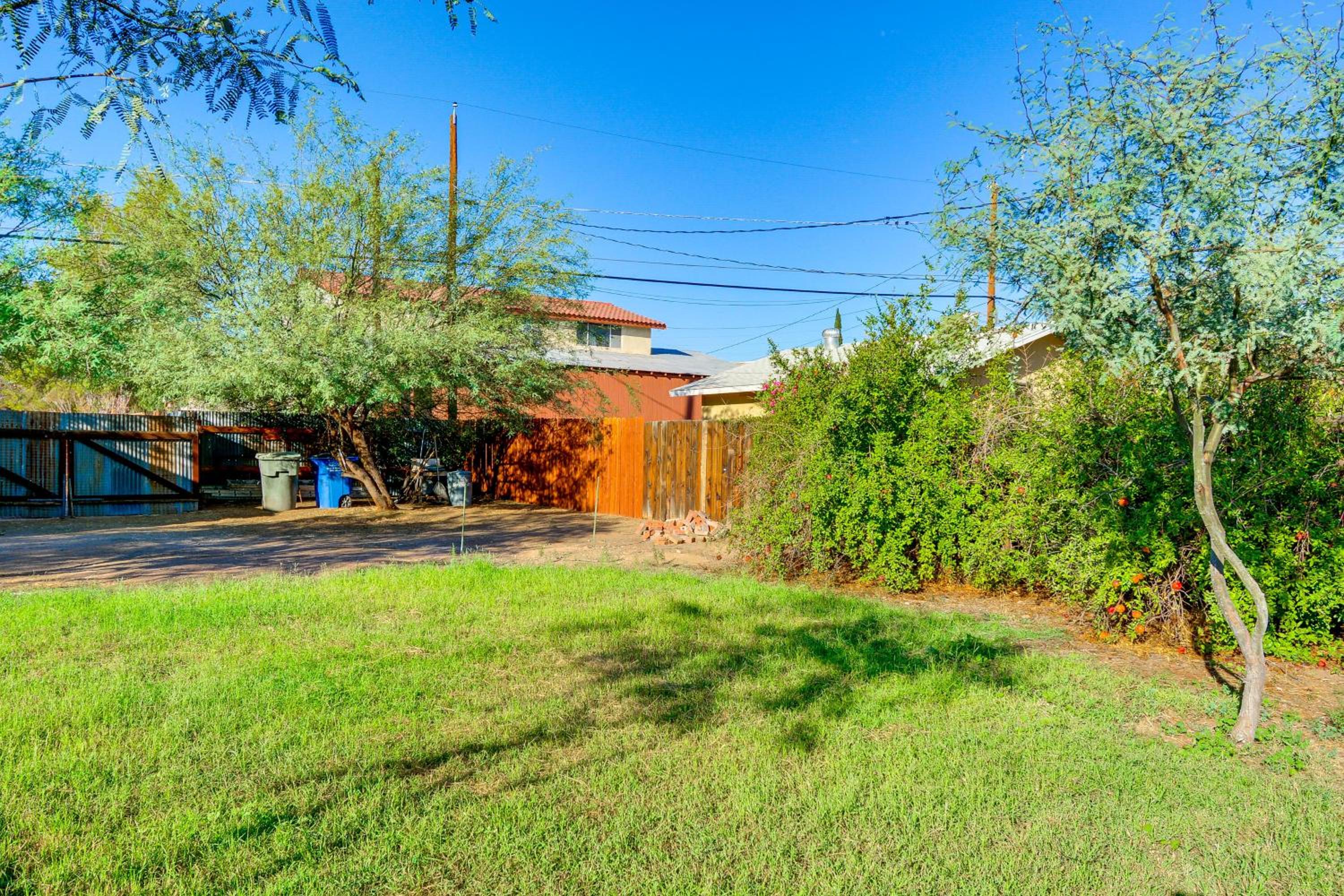 Walkable Location, Fenced Yard Wickenburg Home!