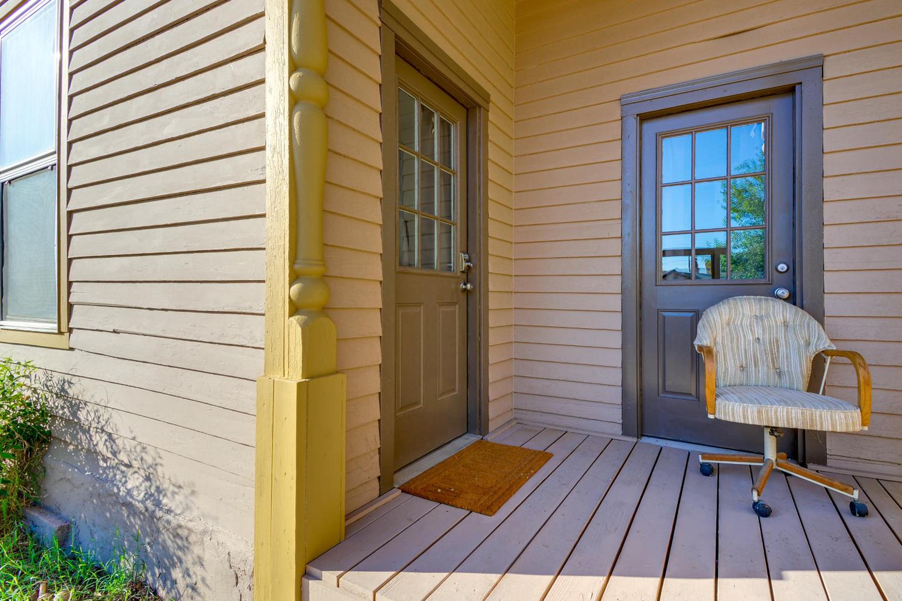 Walkable Location, Fenced Yard Wickenburg Home!