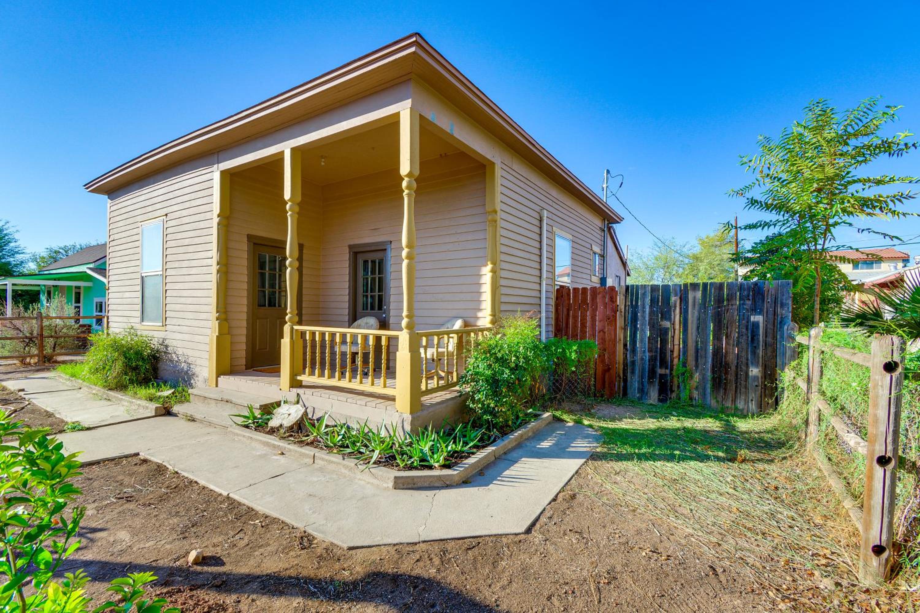 Walkable Location, Fenced Yard Wickenburg Home!