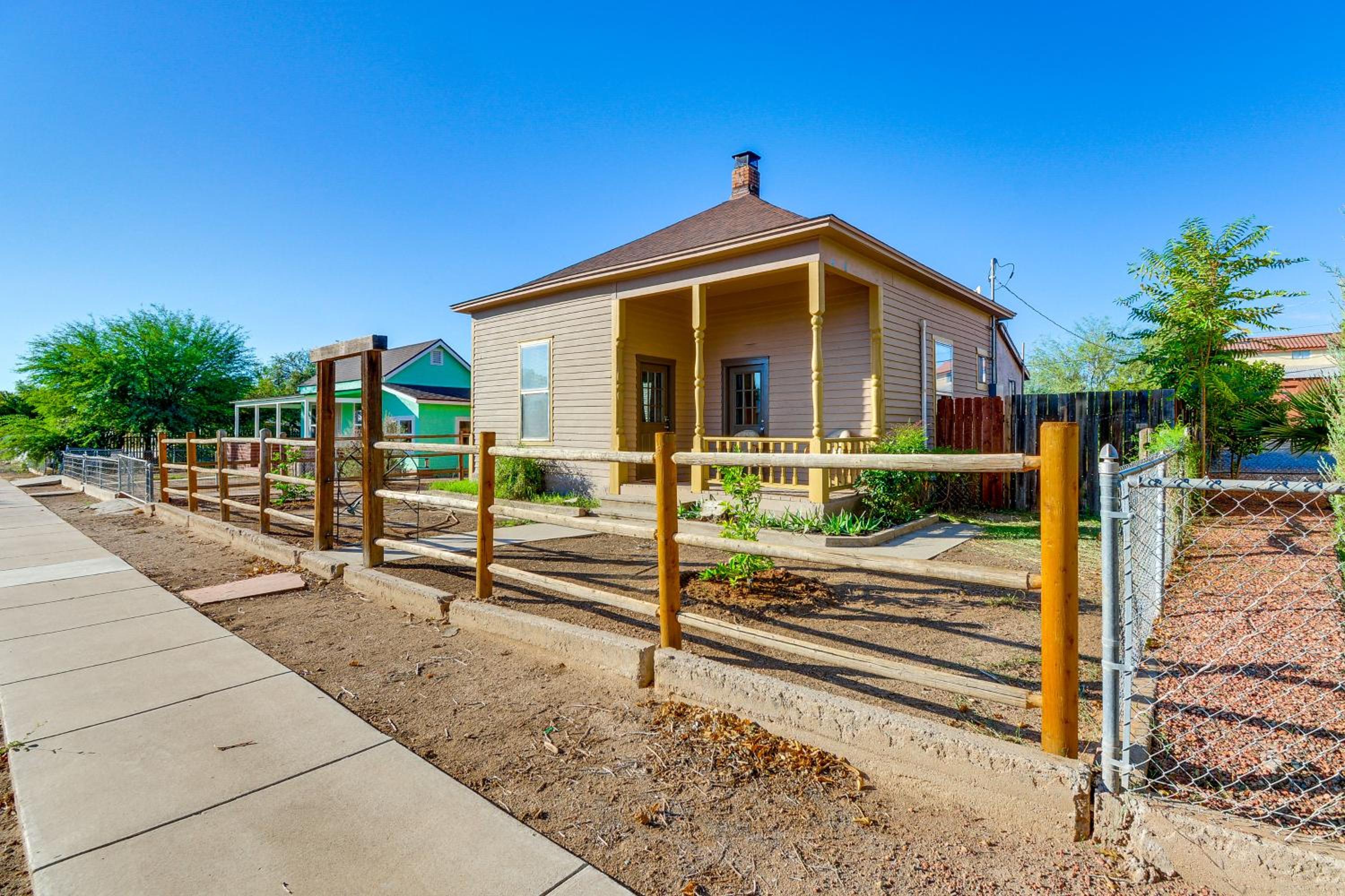 Walkable Location, Fenced Yard Wickenburg Home!