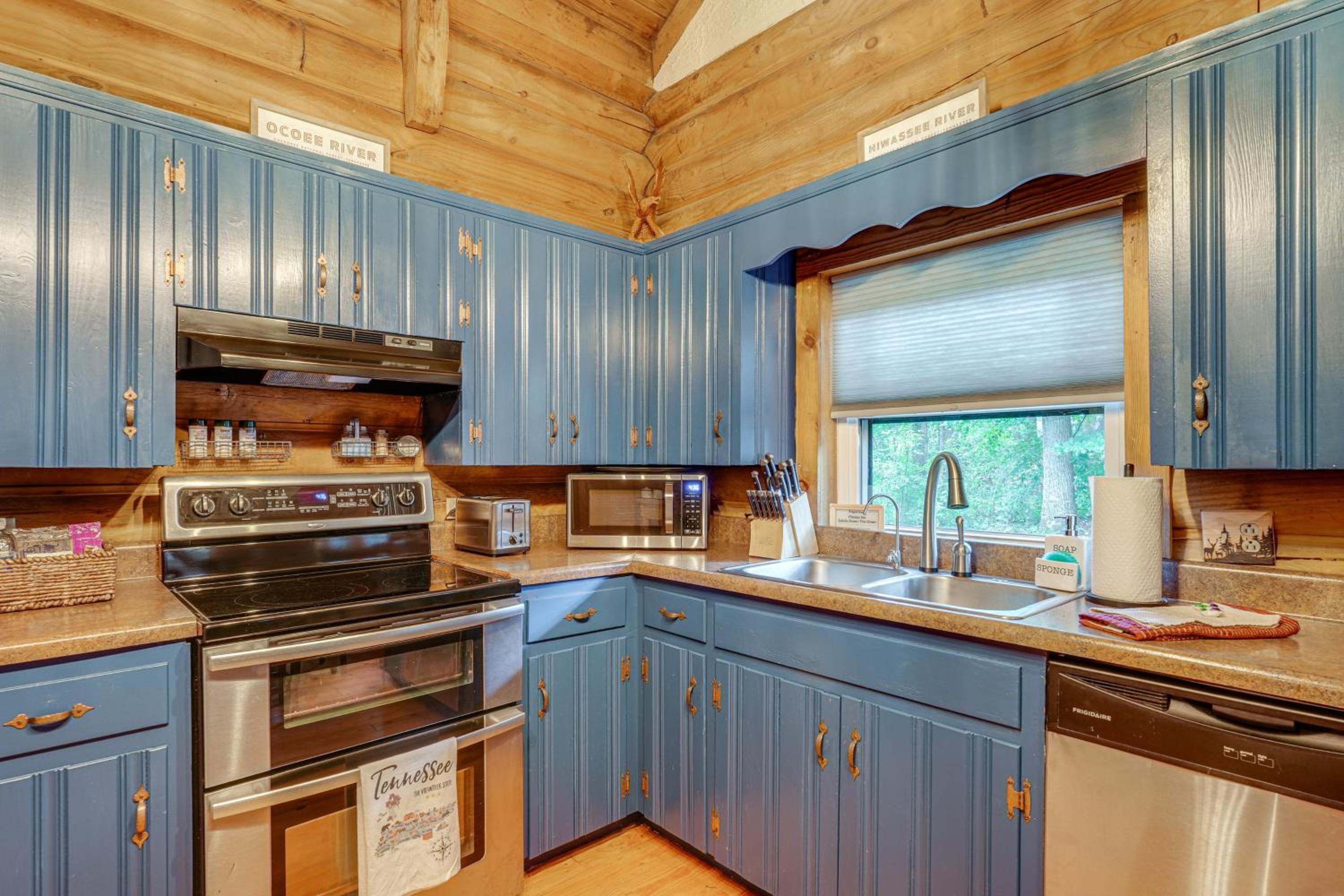 Soak in Hot Tub, Explore Outdoors Cleveland Cabin