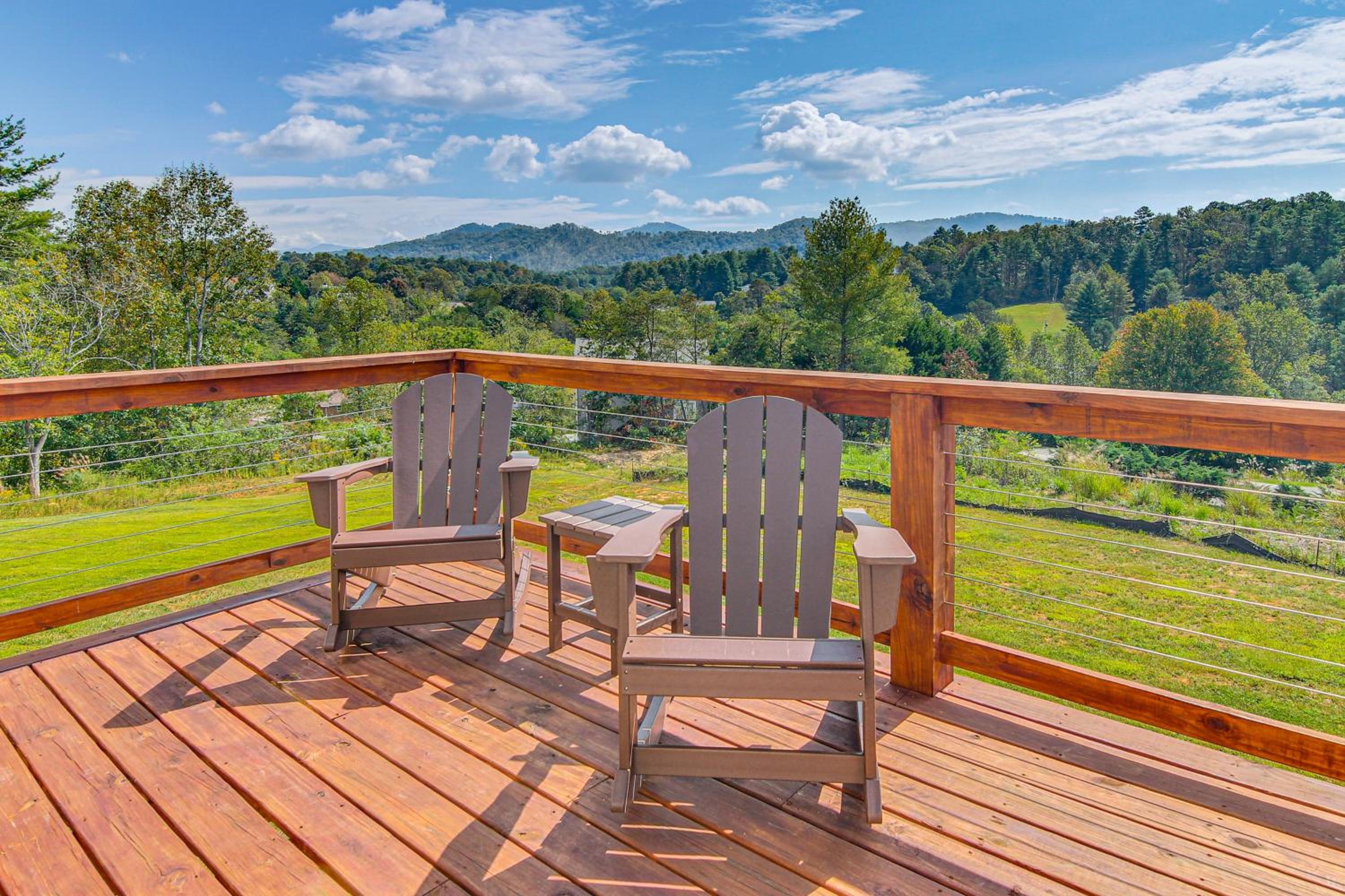 5 Mi to Dtwn, Stunning Views Weaverville Retreat!