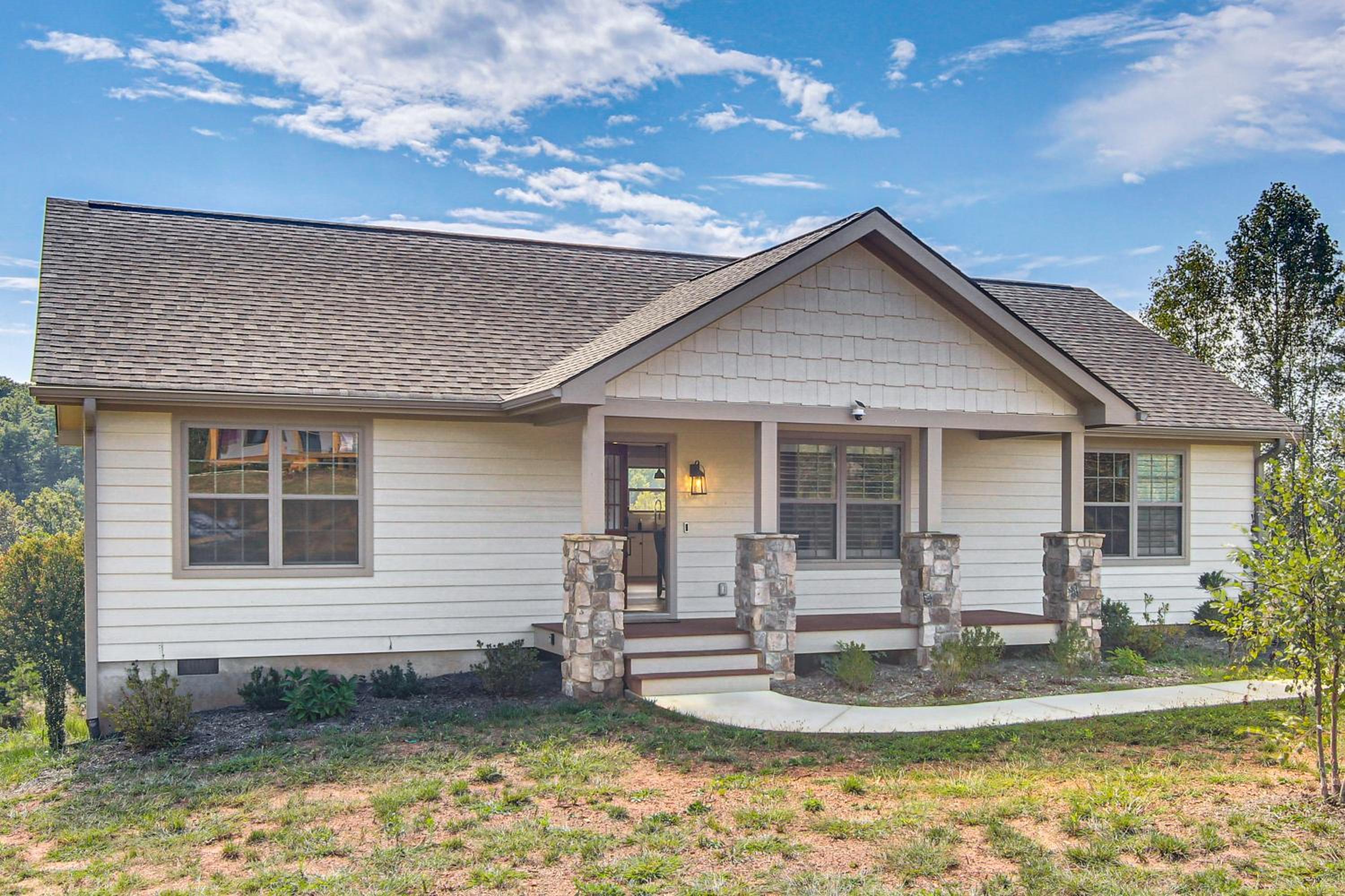 5 Mi to Dtwn, Stunning Views Weaverville Retreat!