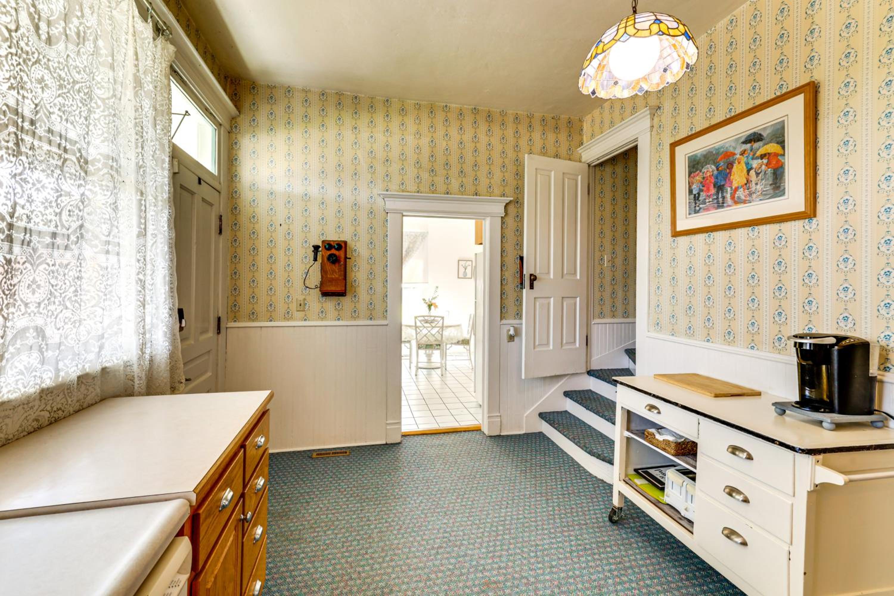 2 Mi to River Historic Clarkston Home with Views!