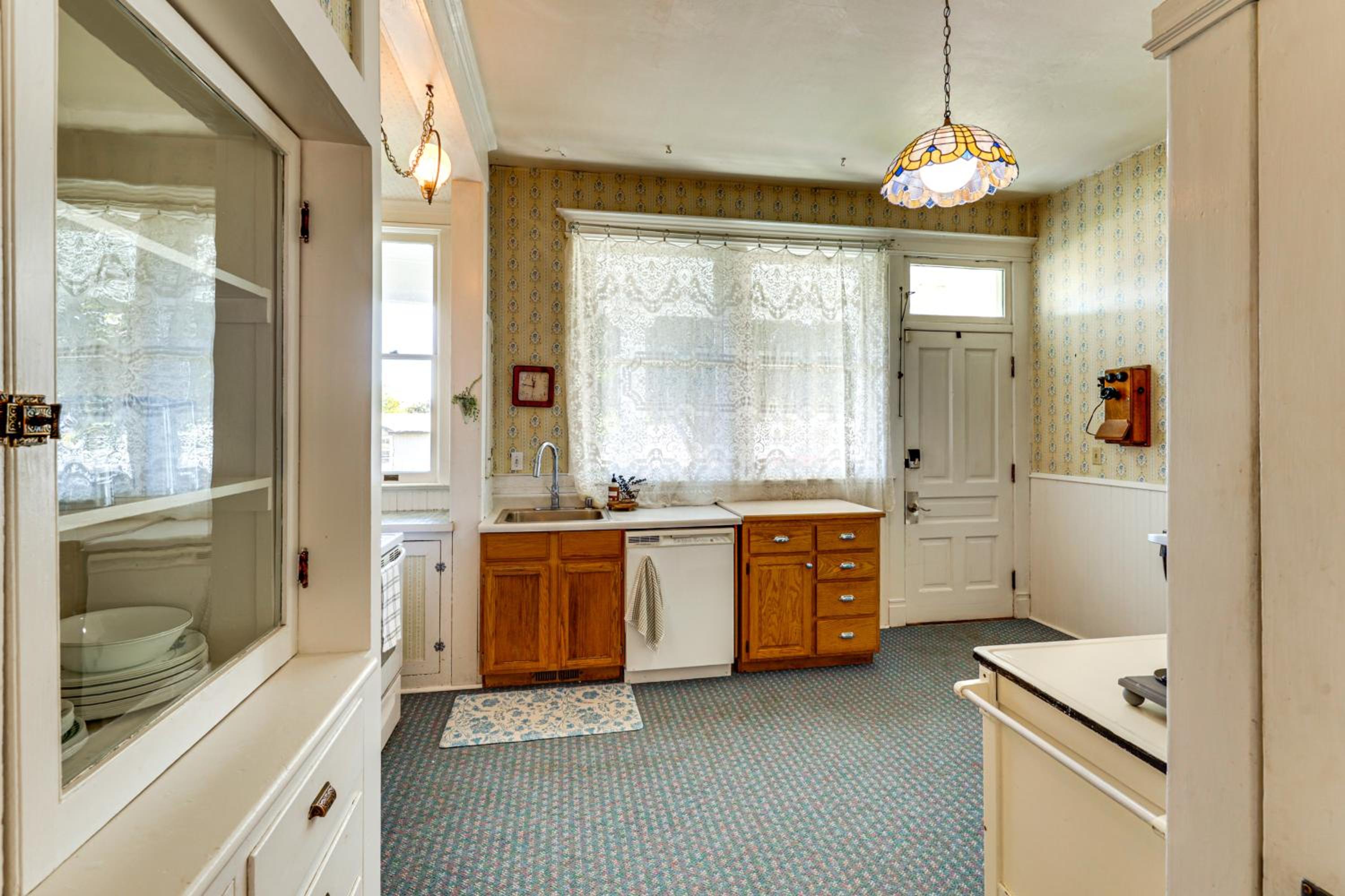 2 Mi to River Historic Clarkston Home with Views!