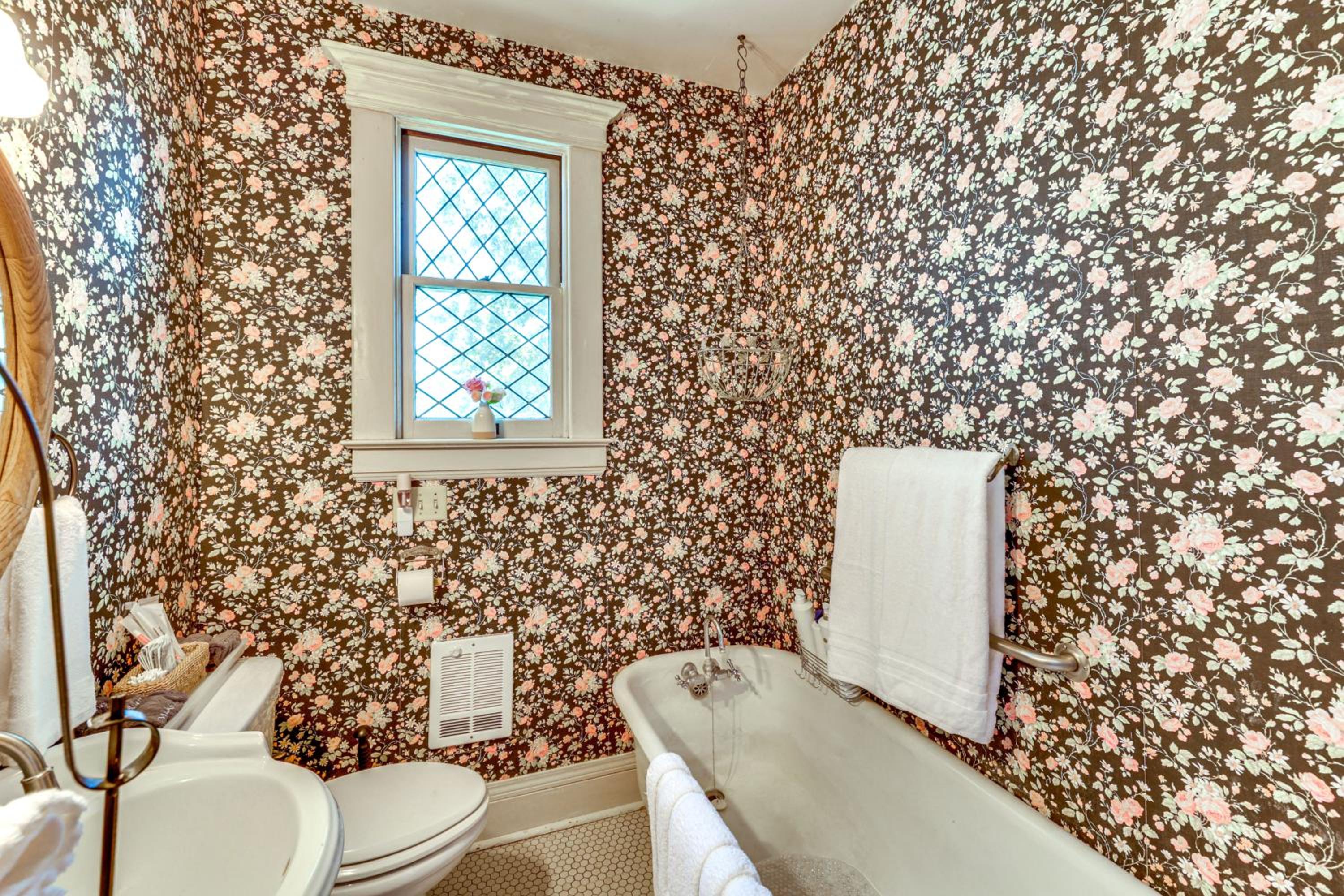 2 Mi to River Historic Clarkston Home with Views!