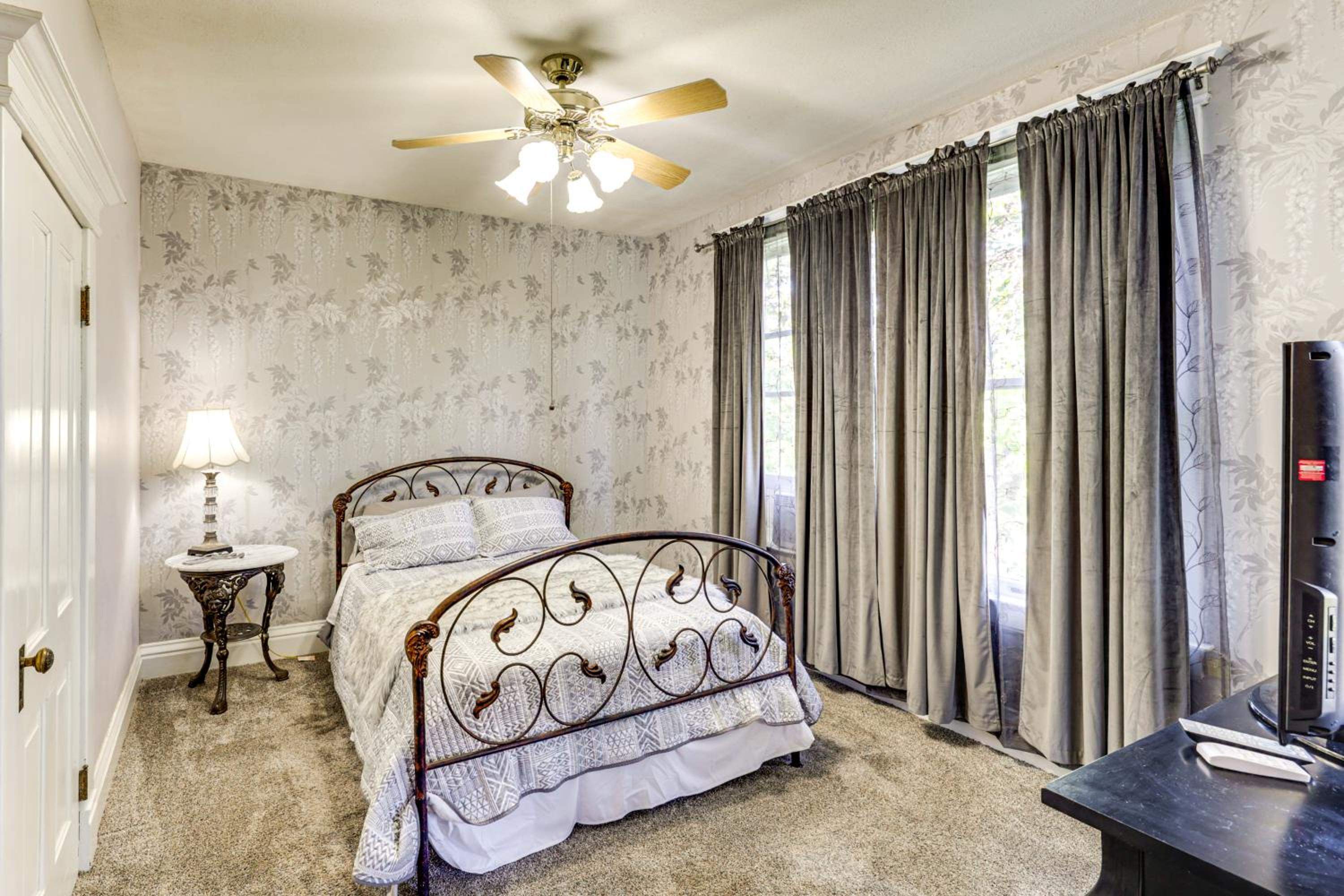 2 Mi to River Historic Clarkston Home with Views!