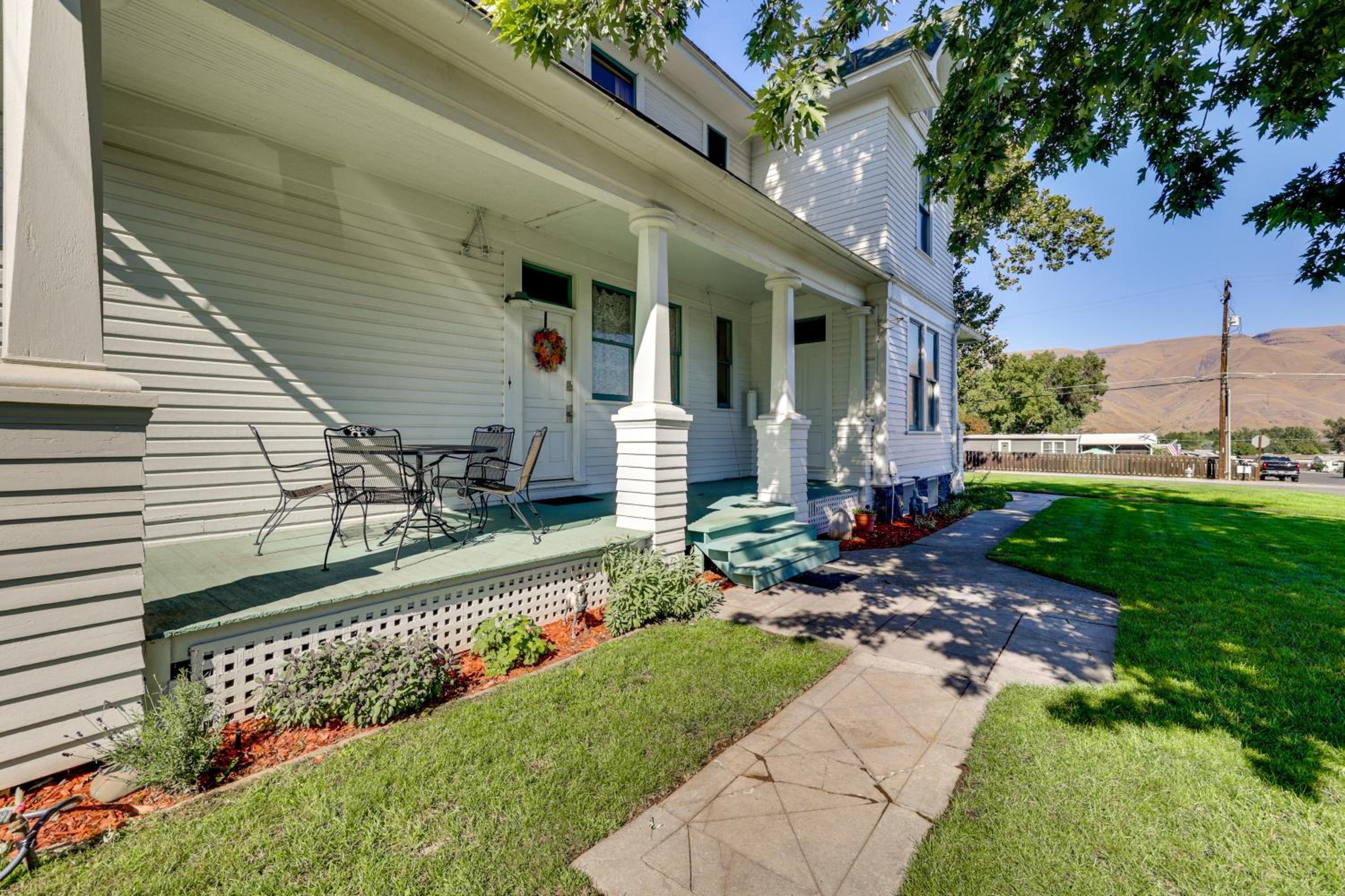 2 Mi to River Historic Clarkston Home with Views!