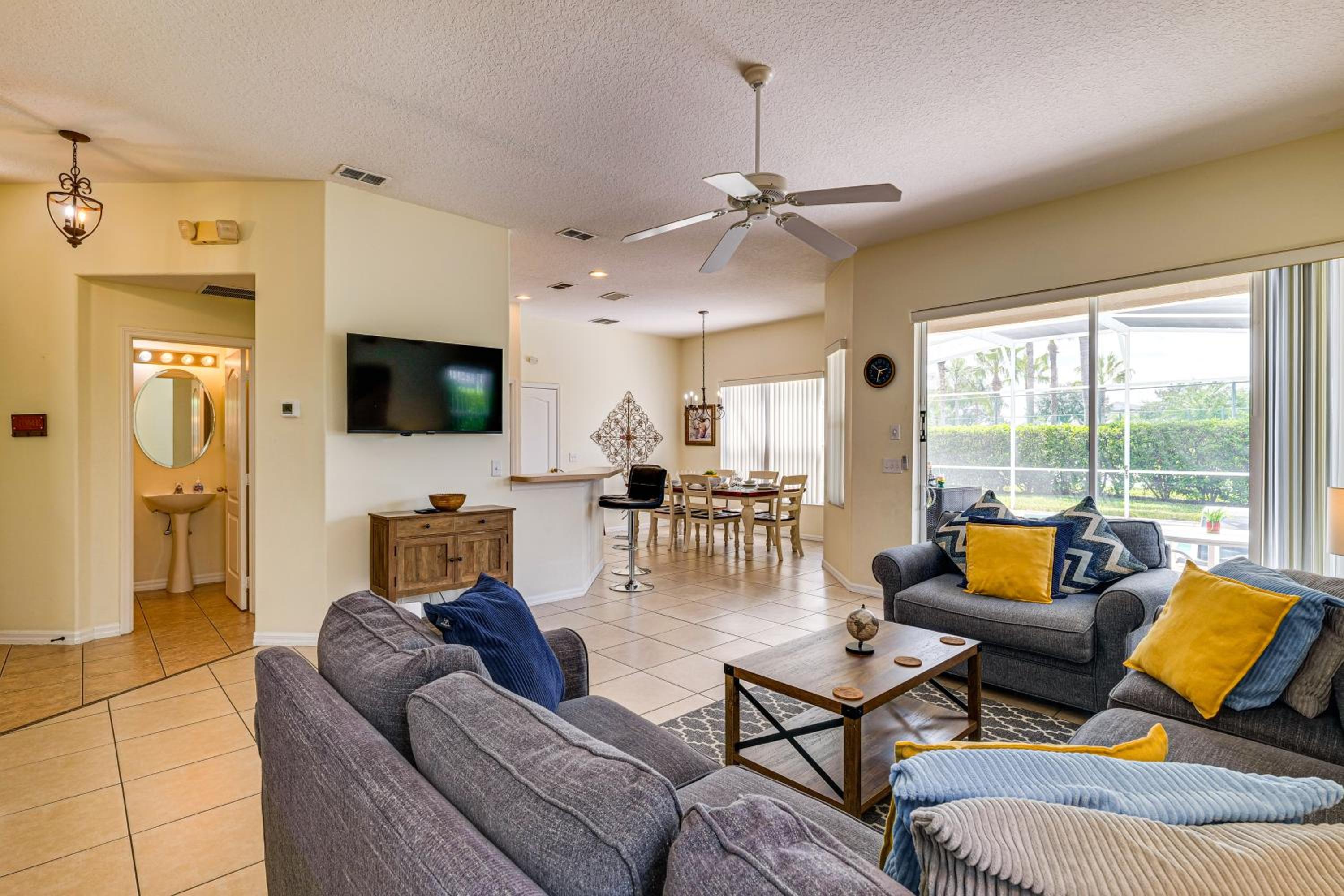 8 Mi to Disney! Paradise Found Villa with Games
