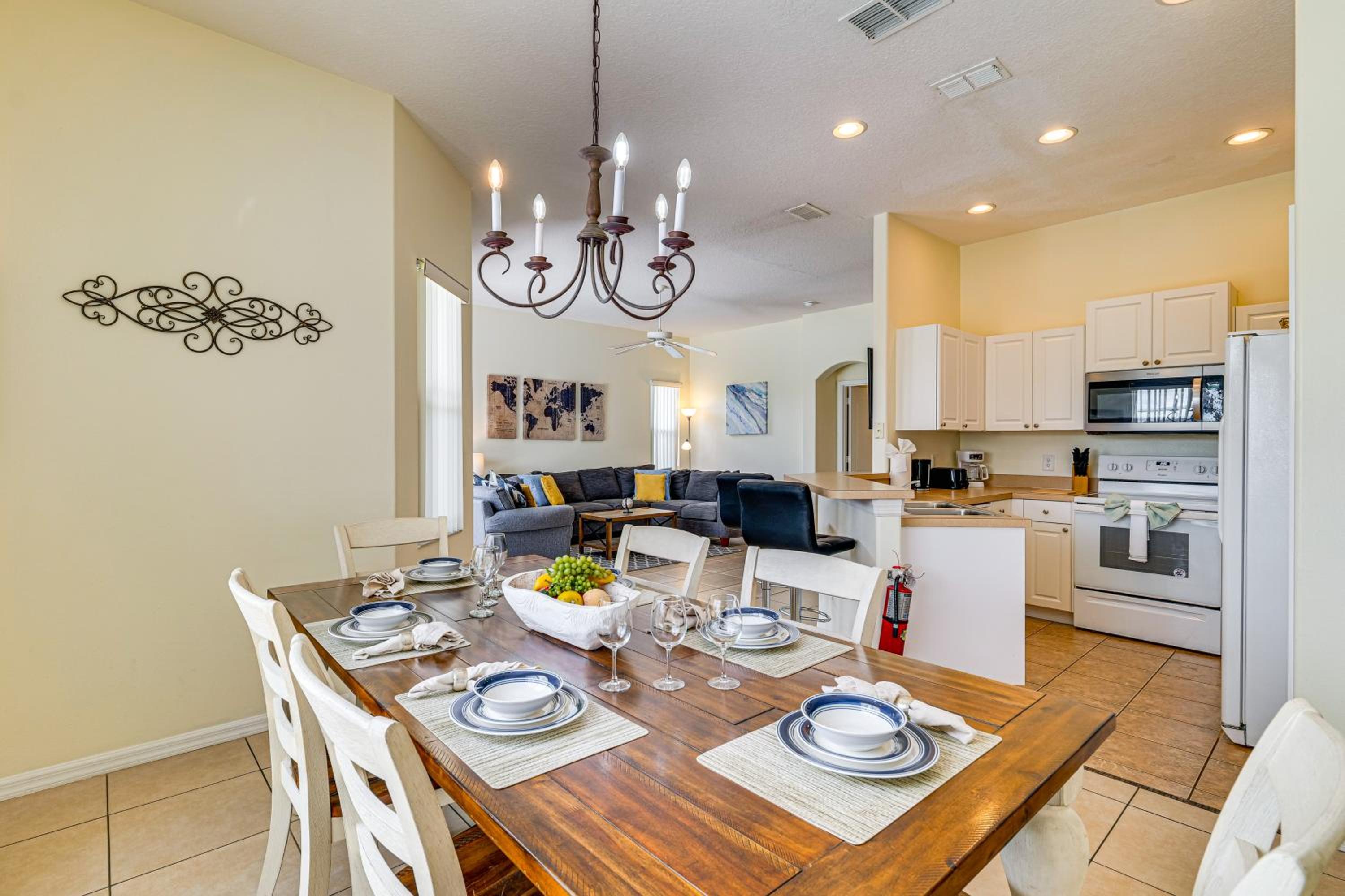 8 Mi to Disney! Paradise Found Villa with Games
