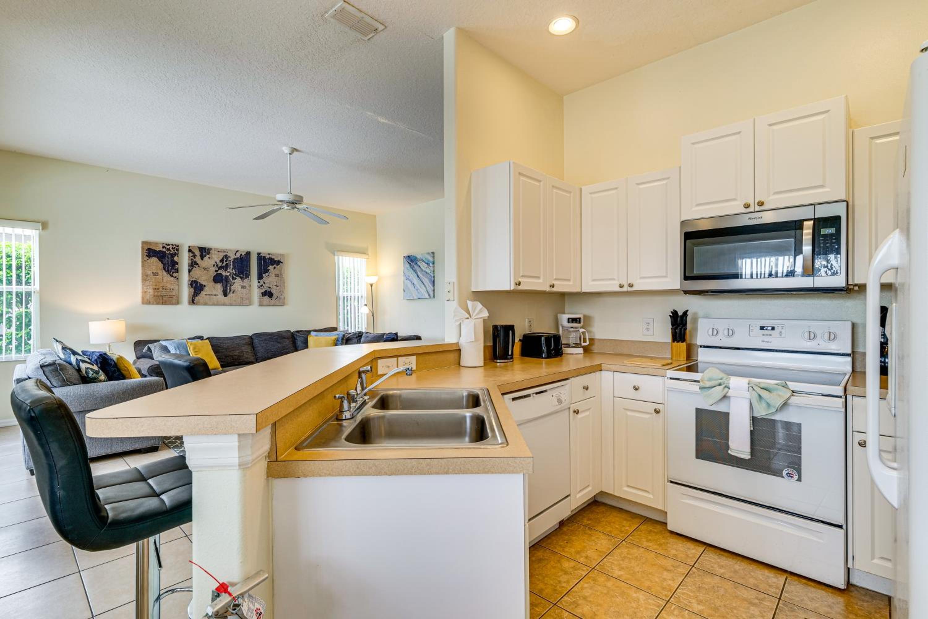8 Mi to Disney! Paradise Found Villa with Games