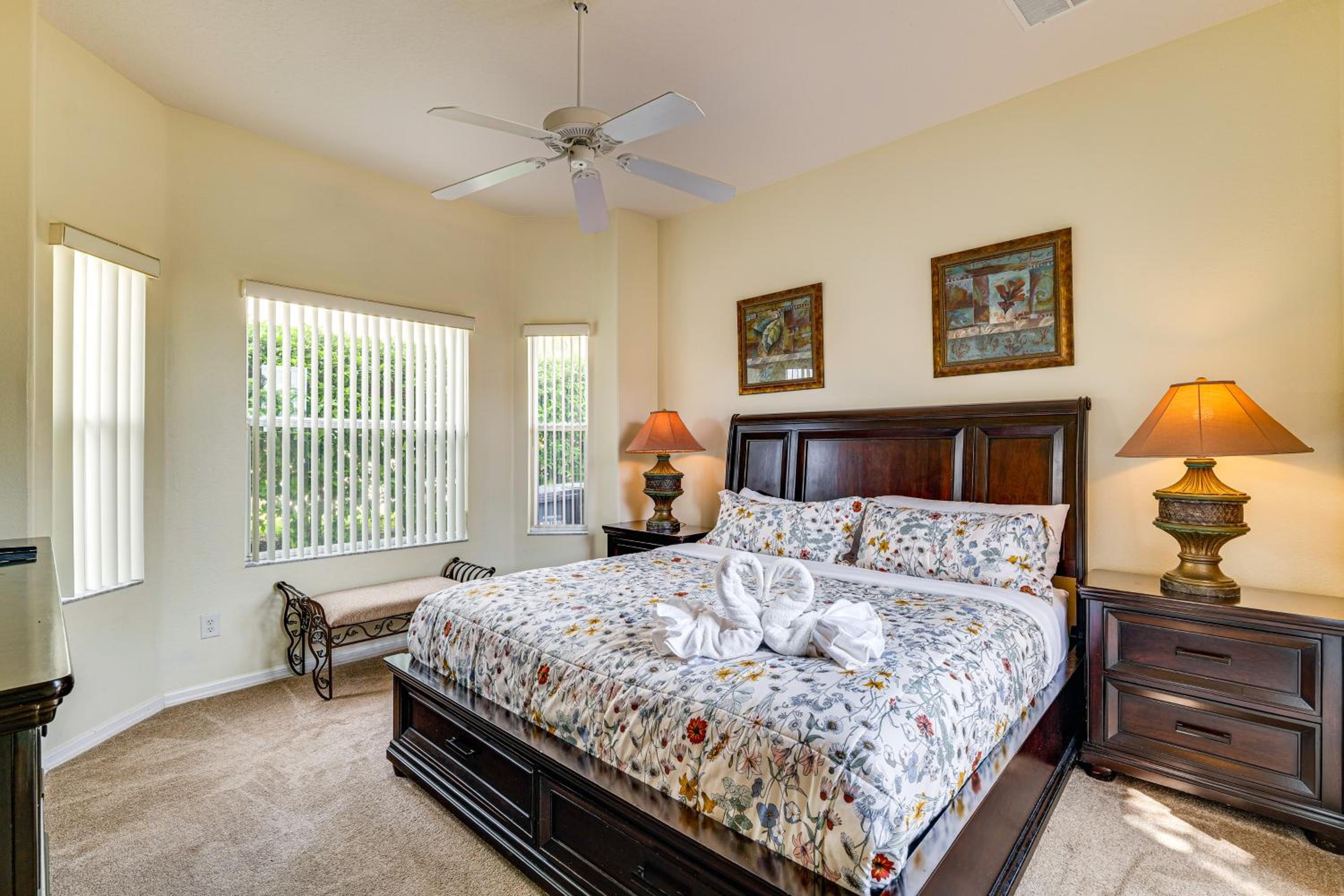 8 Mi to Disney! Paradise Found Villa with Games