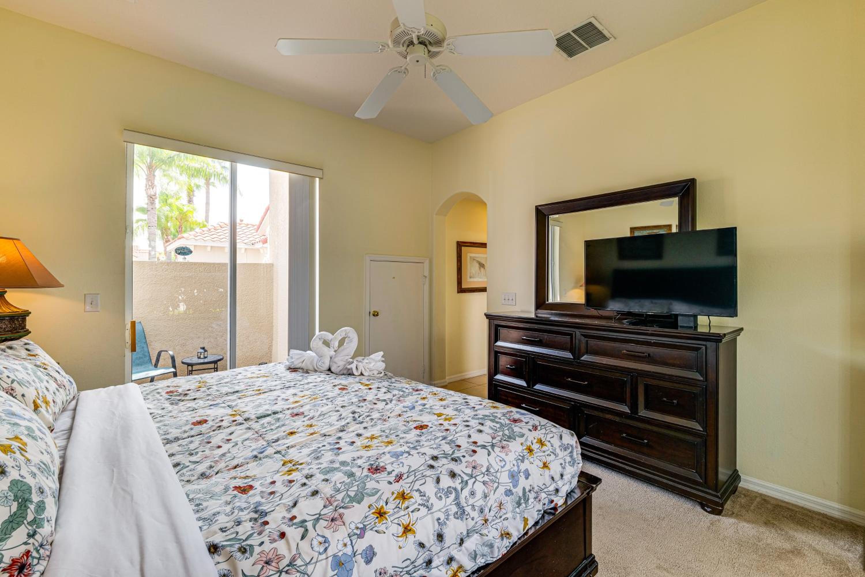 8 Mi to Disney! Paradise Found Villa with Games